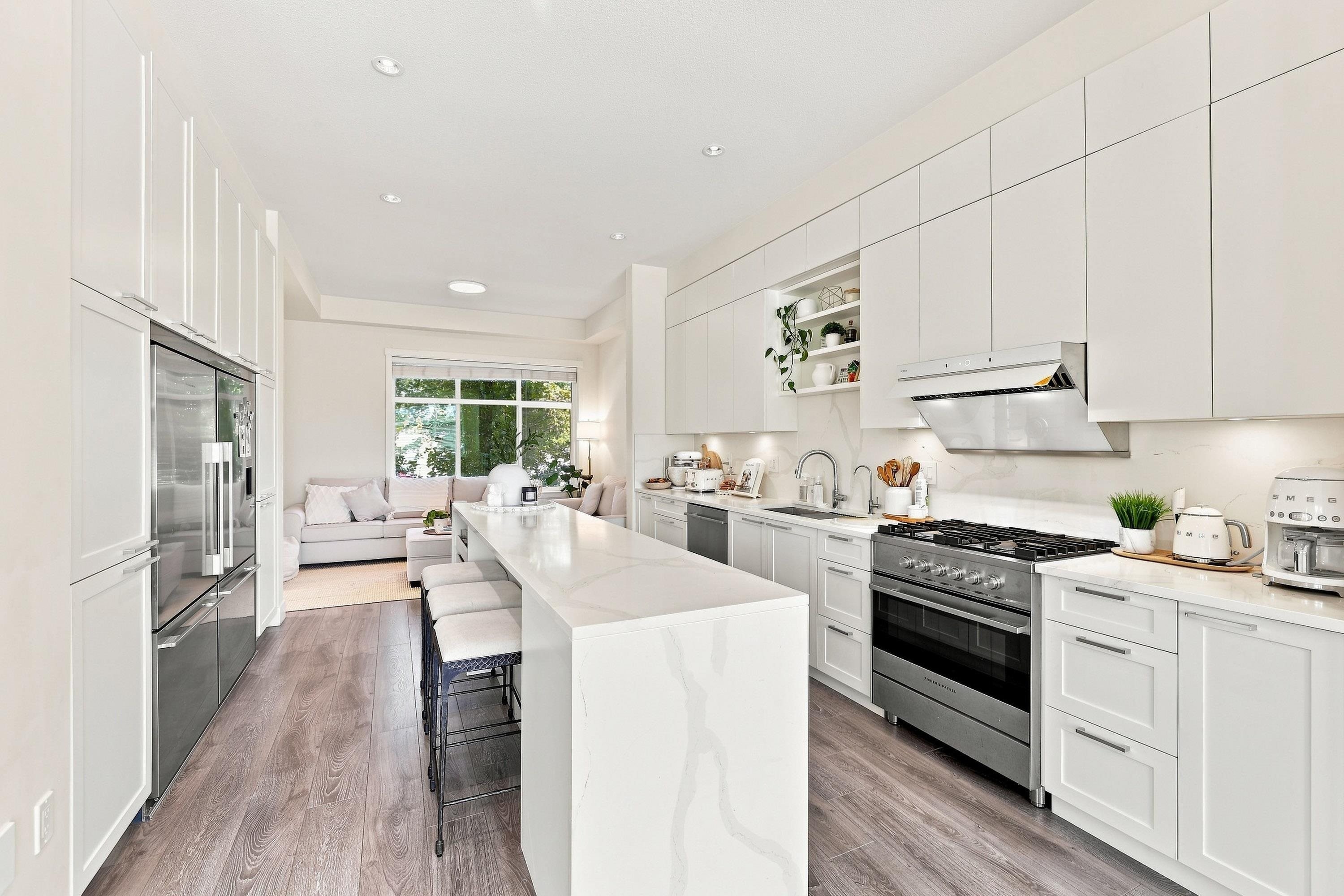 5-16828 Boxwood Drive, Surrey, BC - Indoor Photo Showing Living Room