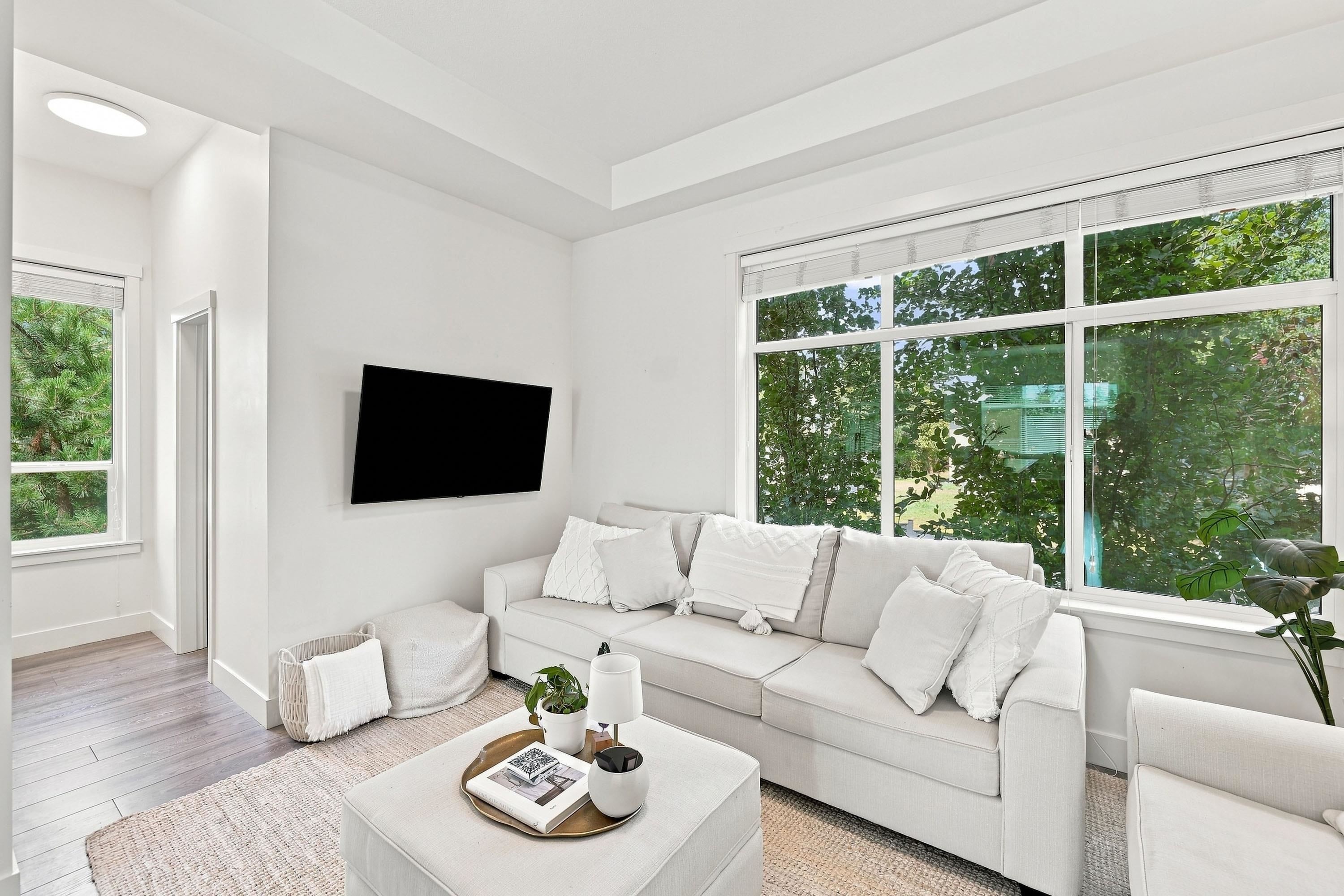 5-16828 Boxwood Drive, Surrey, BC - Indoor Photo Showing Living Room