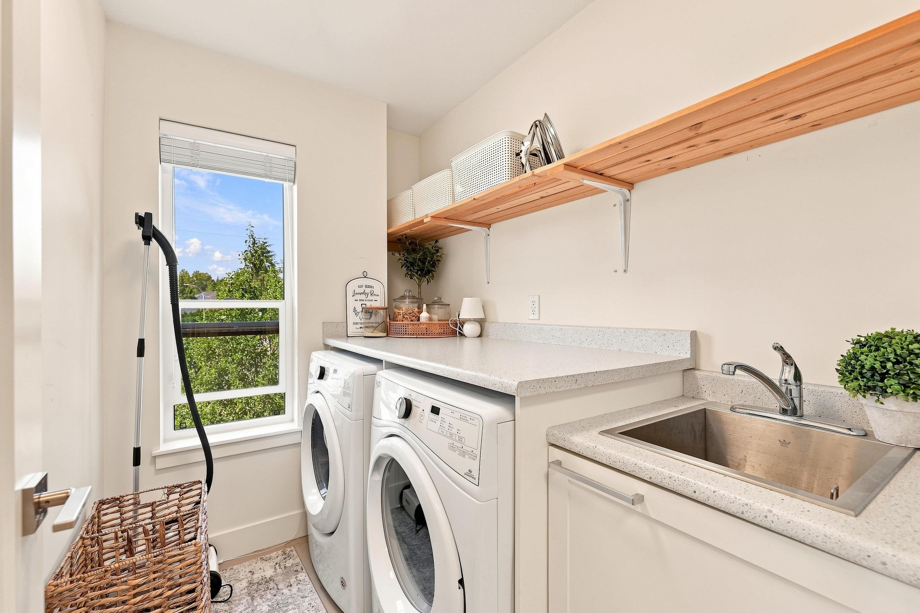 5-16828 Boxwood Drive, Surrey, BC - Indoor Photo Showing Laundry Room