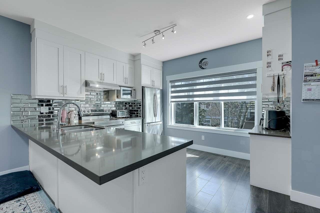 17-6971 122 Street, Surrey, BC - Indoor Photo Showing Kitchen With Double Sink