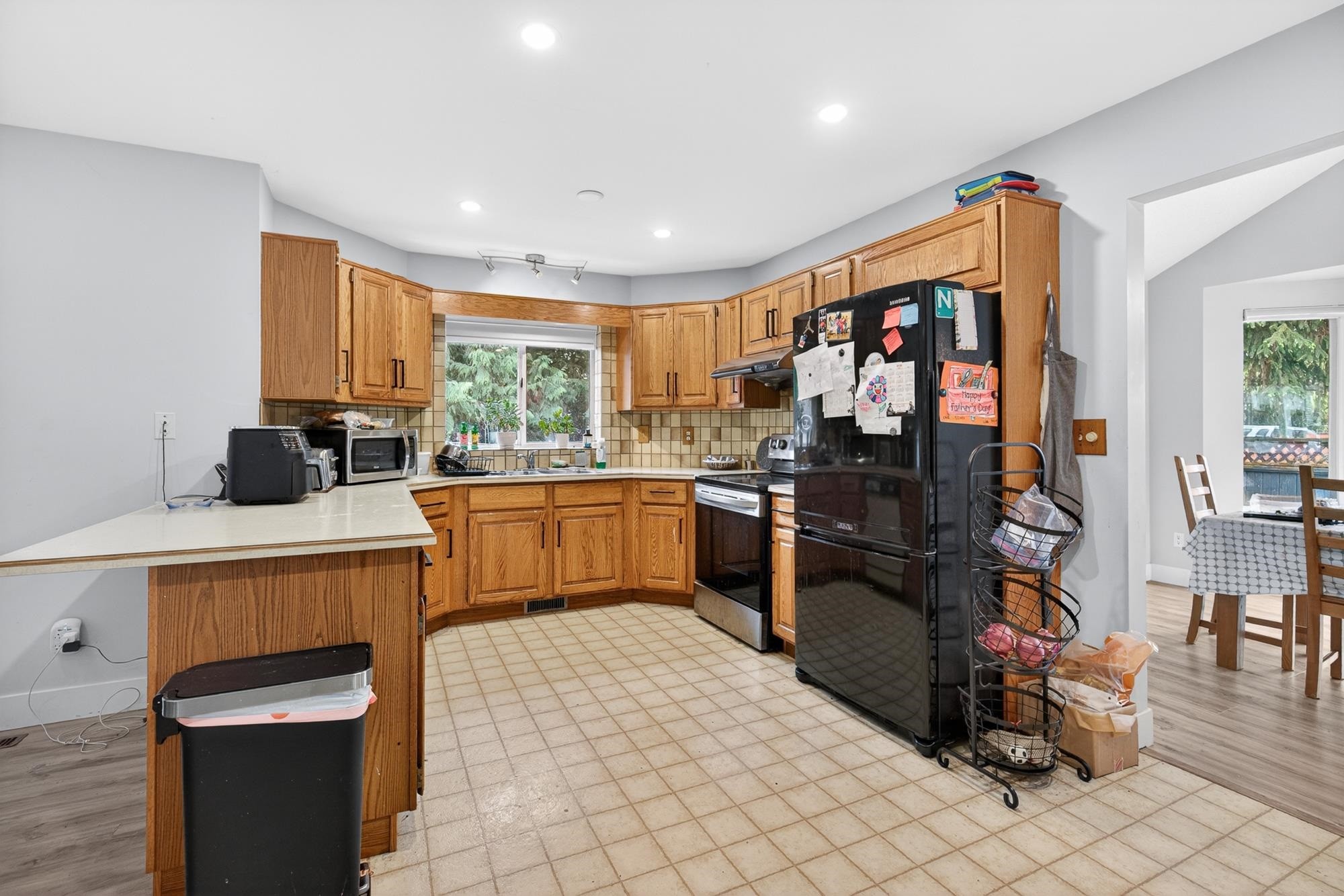 14610 87 Avenue, Surrey, BC - Indoor Photo Showing Kitchen With Double Sink
