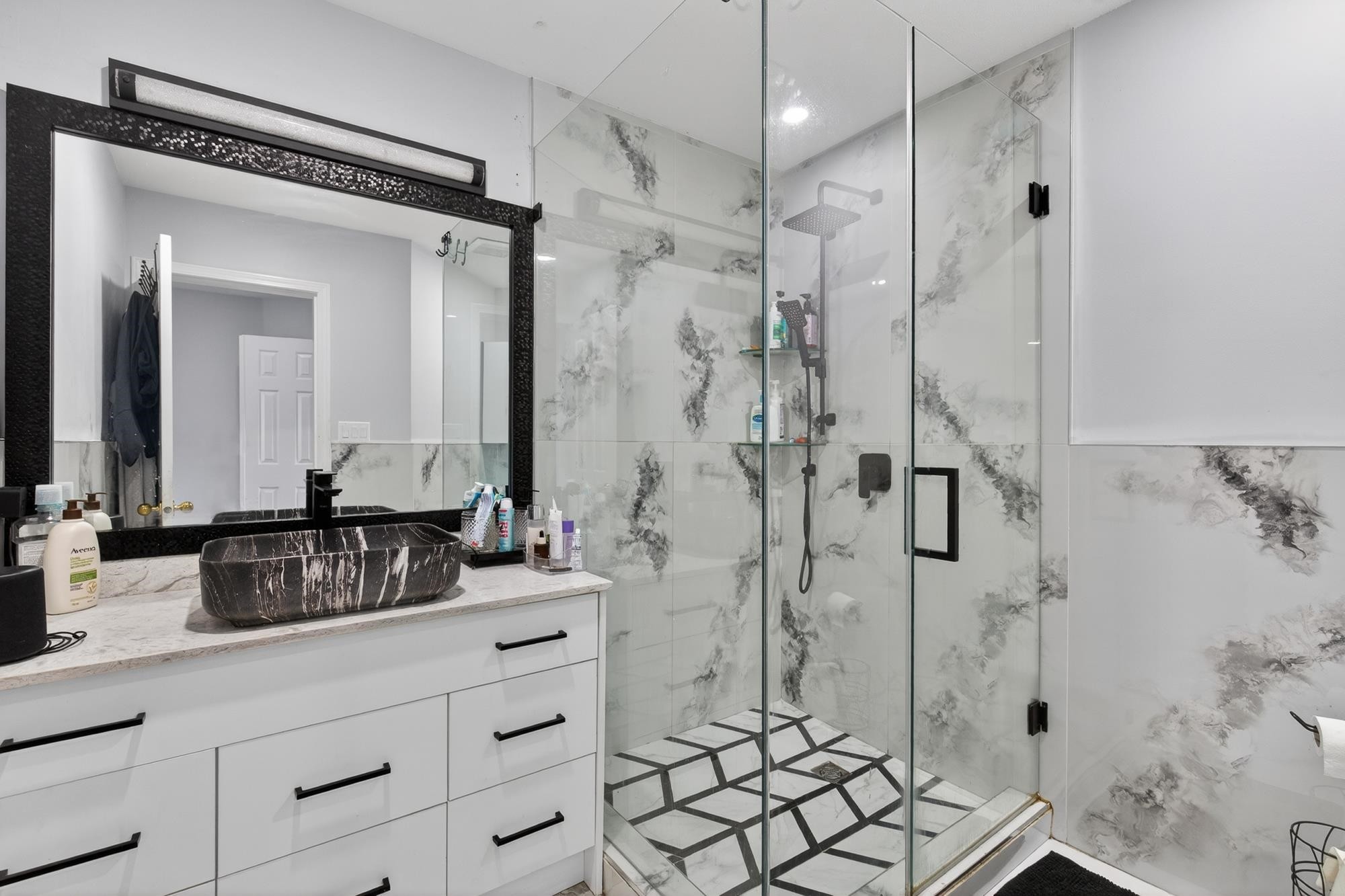 14610 87 Avenue, Surrey, BC - Indoor Photo Showing Bathroom
