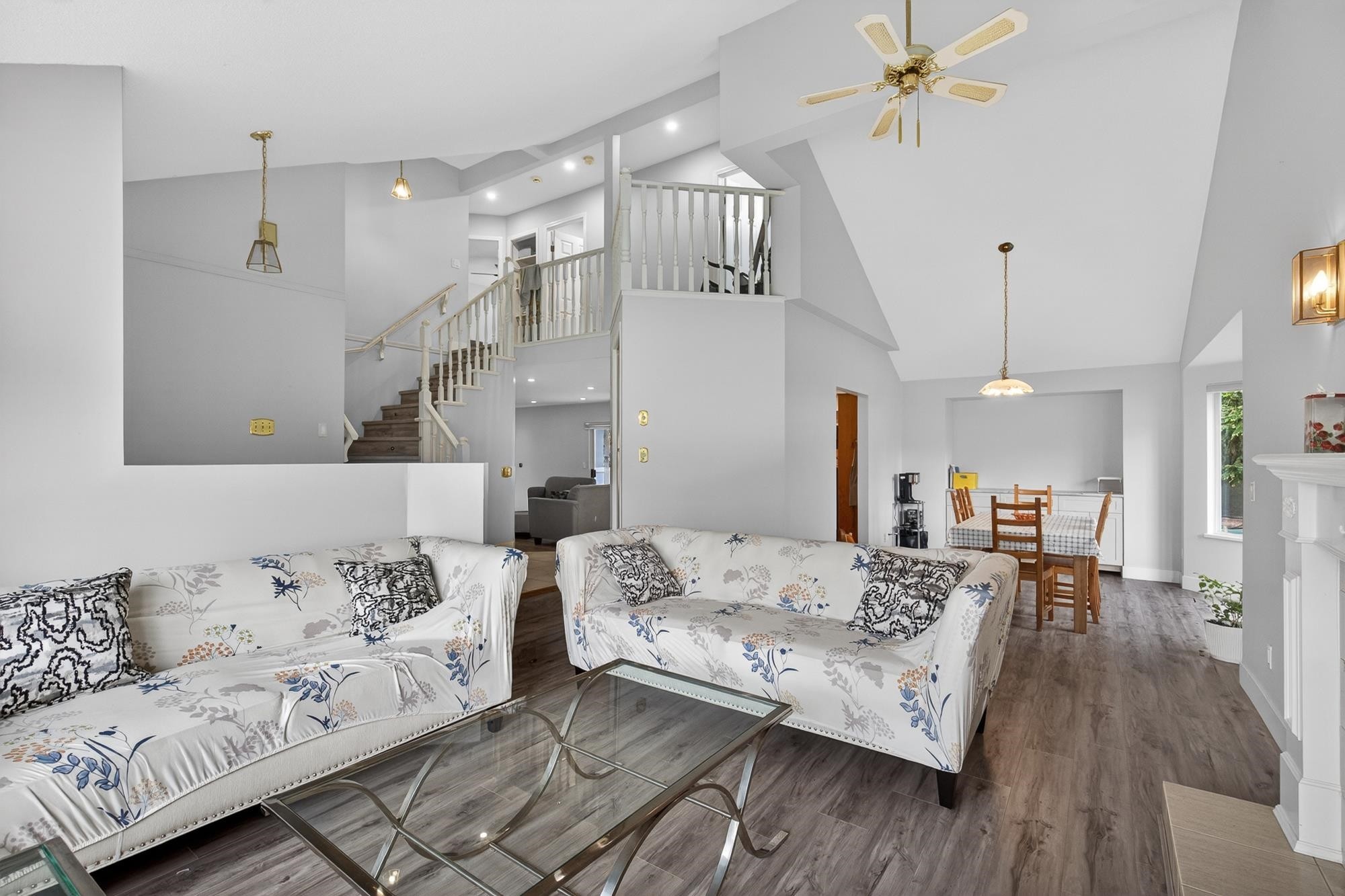 14610 87 Avenue, Surrey, BC - Indoor Photo Showing Living Room