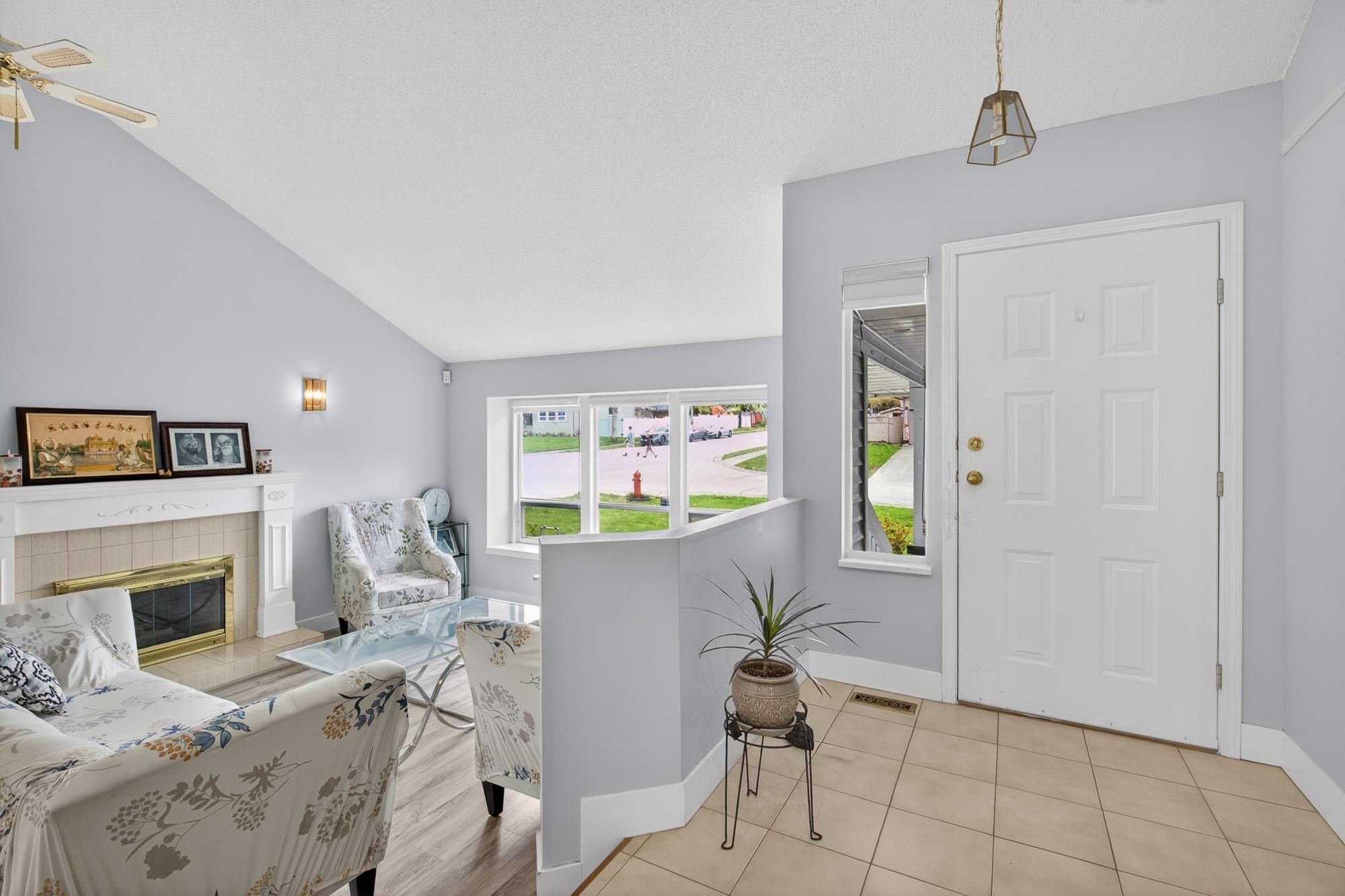 14610 87 Avenue, Surrey, BC - Indoor With Fireplace