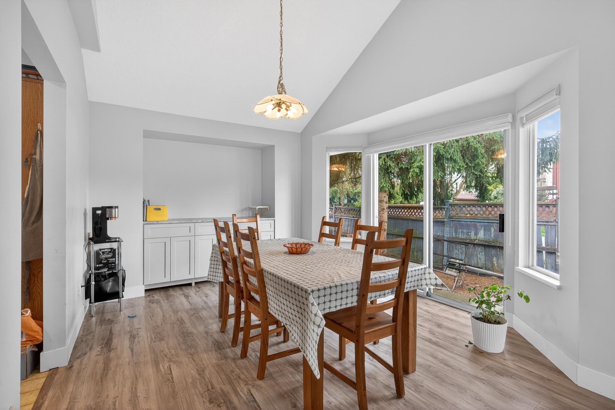 14610 87 Avenue, Surrey, BC - Indoor Photo Showing Dining Room