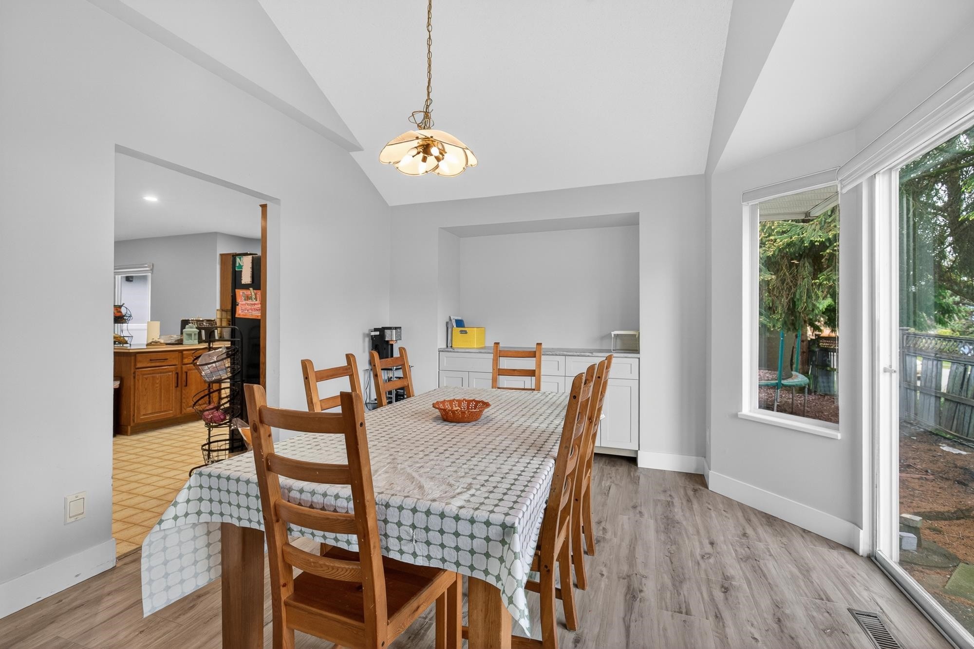 14610 87 Avenue, Surrey, BC - Indoor Photo Showing Dining Room