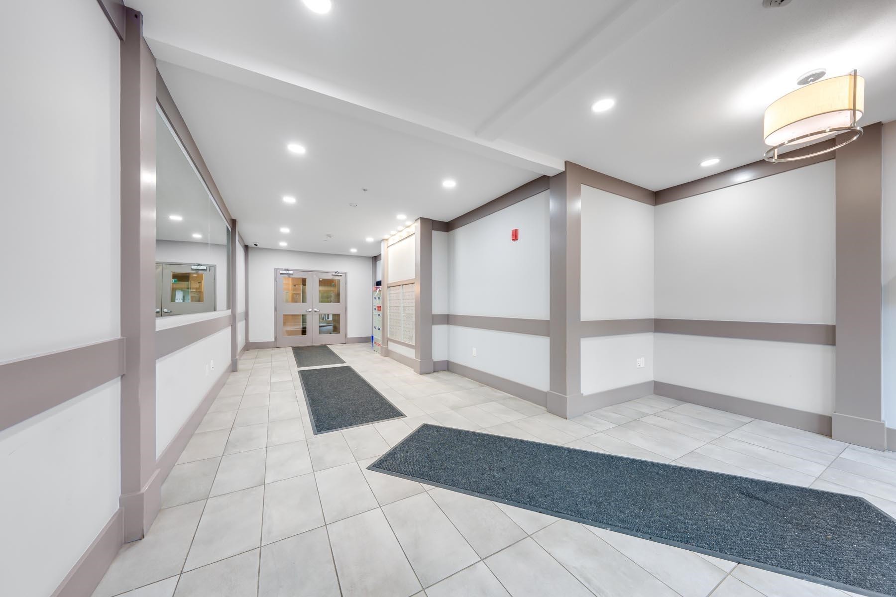 208-20175 53 Avenue, Langley, BC - Indoor Photo Showing Other Room
