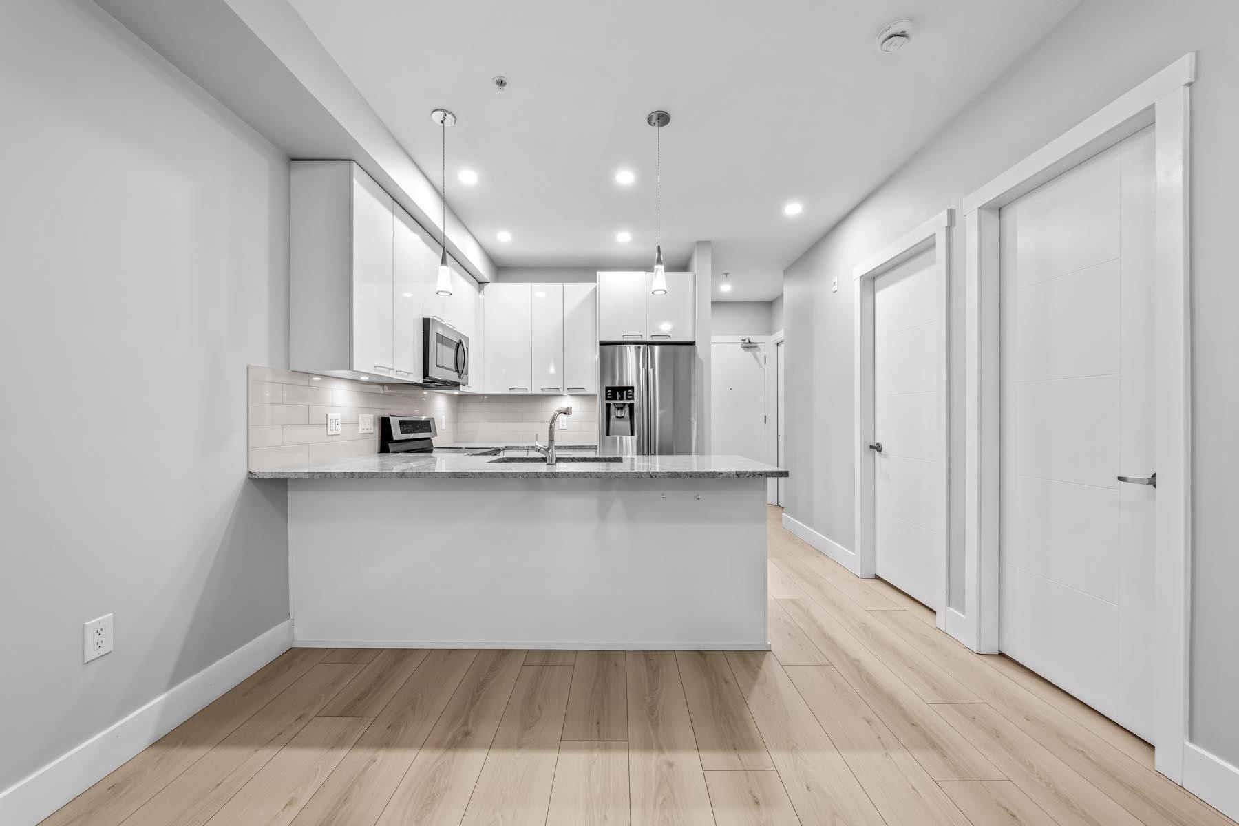 208-20175 53 Avenue, Langley, BC - Indoor Photo Showing Kitchen With Upgraded Kitchen