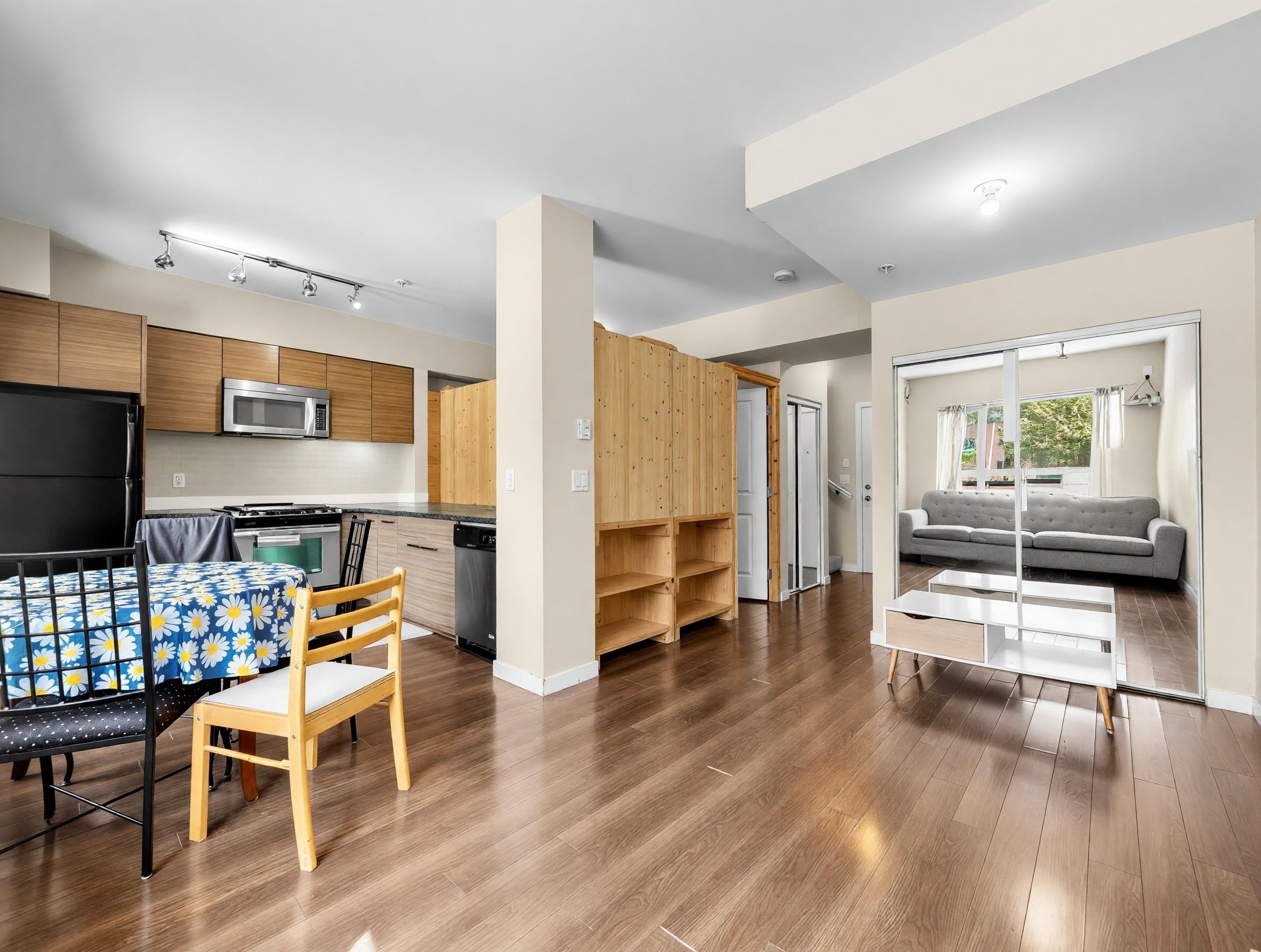 126-13228 Old Yale Road, Surrey, BC - Indoor