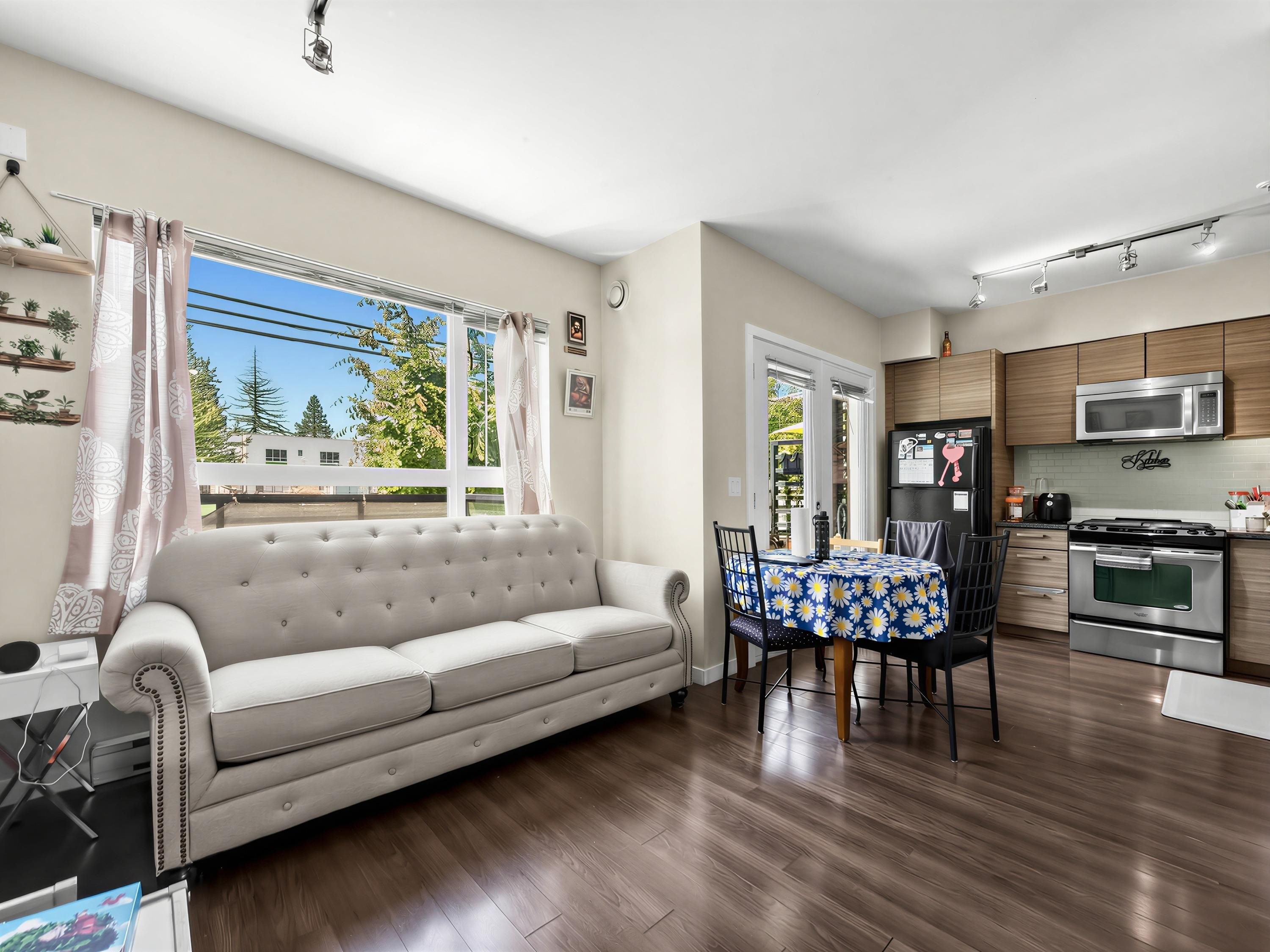 126-13228 Old Yale Road, Surrey, BC - Indoor