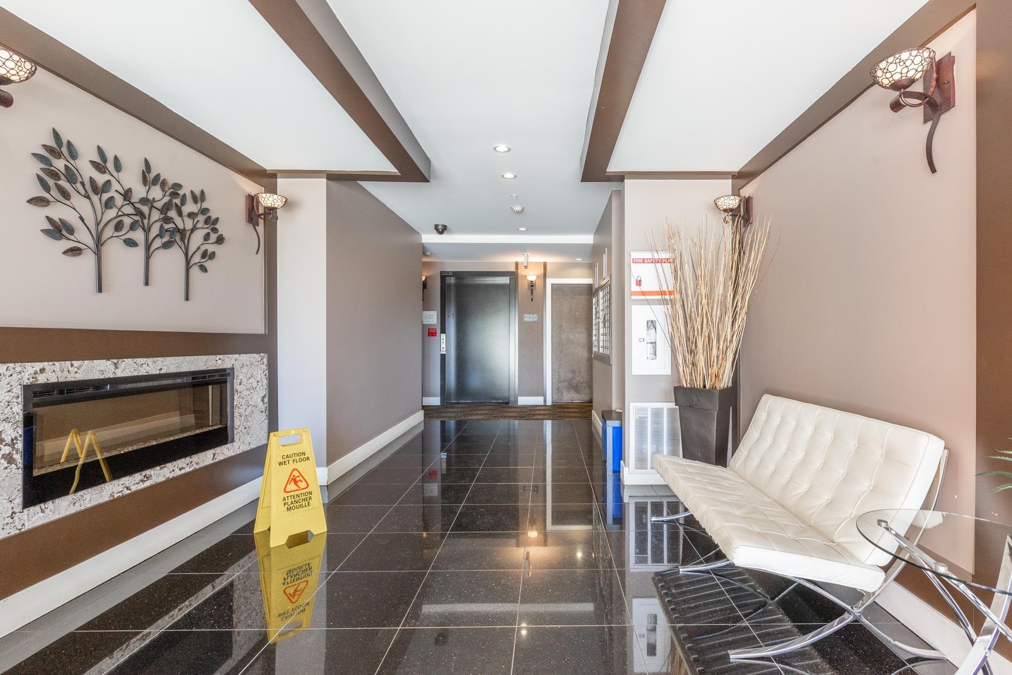 B401-20211 66 Avenue, Langley, BC - Indoor With Fireplace