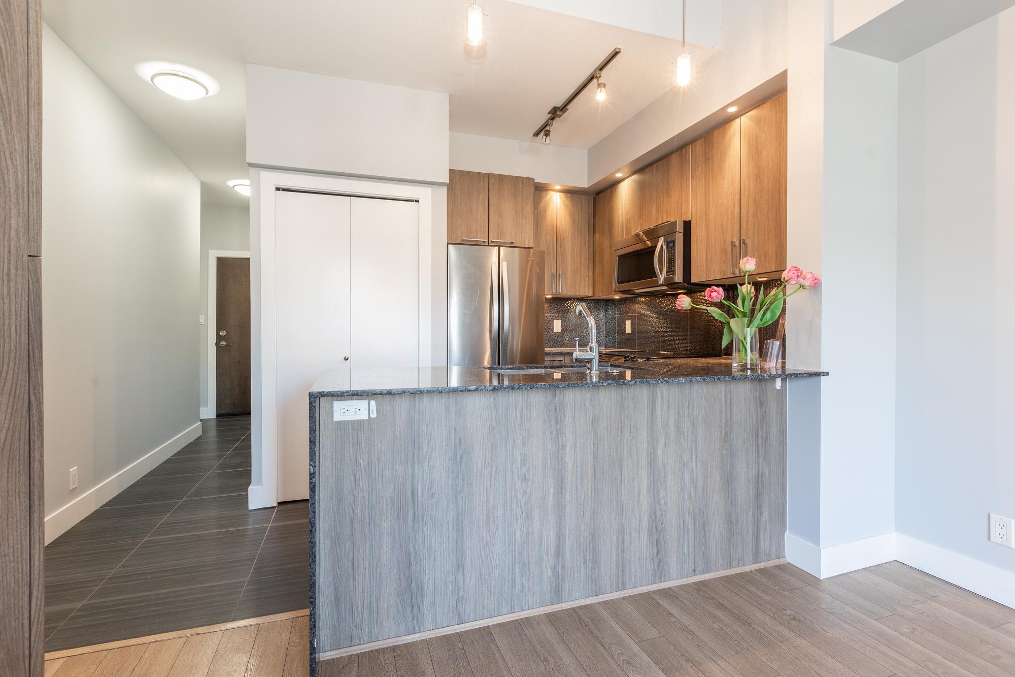 B401-20211 66 Avenue, Langley, BC - Indoor Photo Showing Kitchen