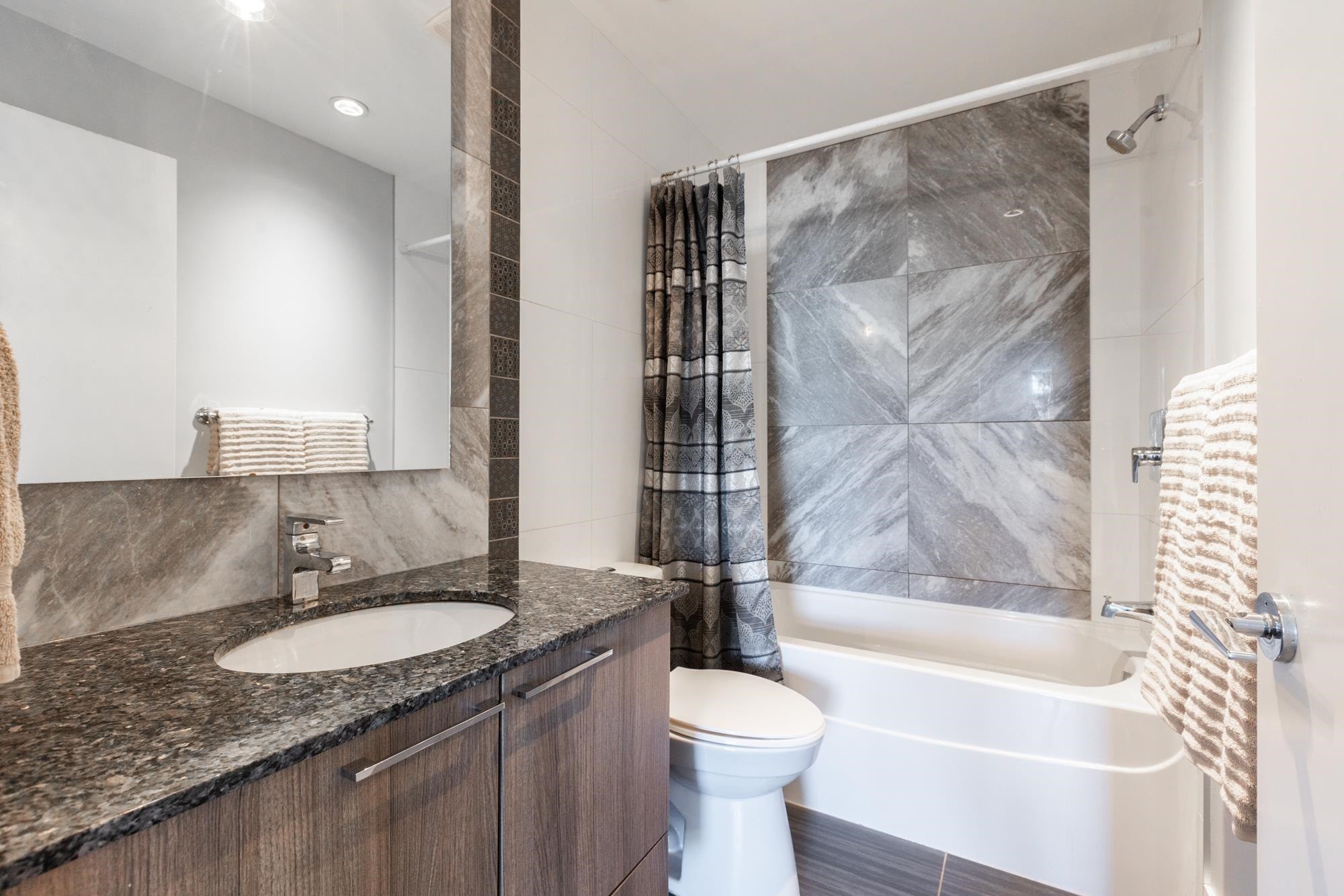 B401-20211 66 Avenue, Langley, BC - Indoor Photo Showing Bathroom