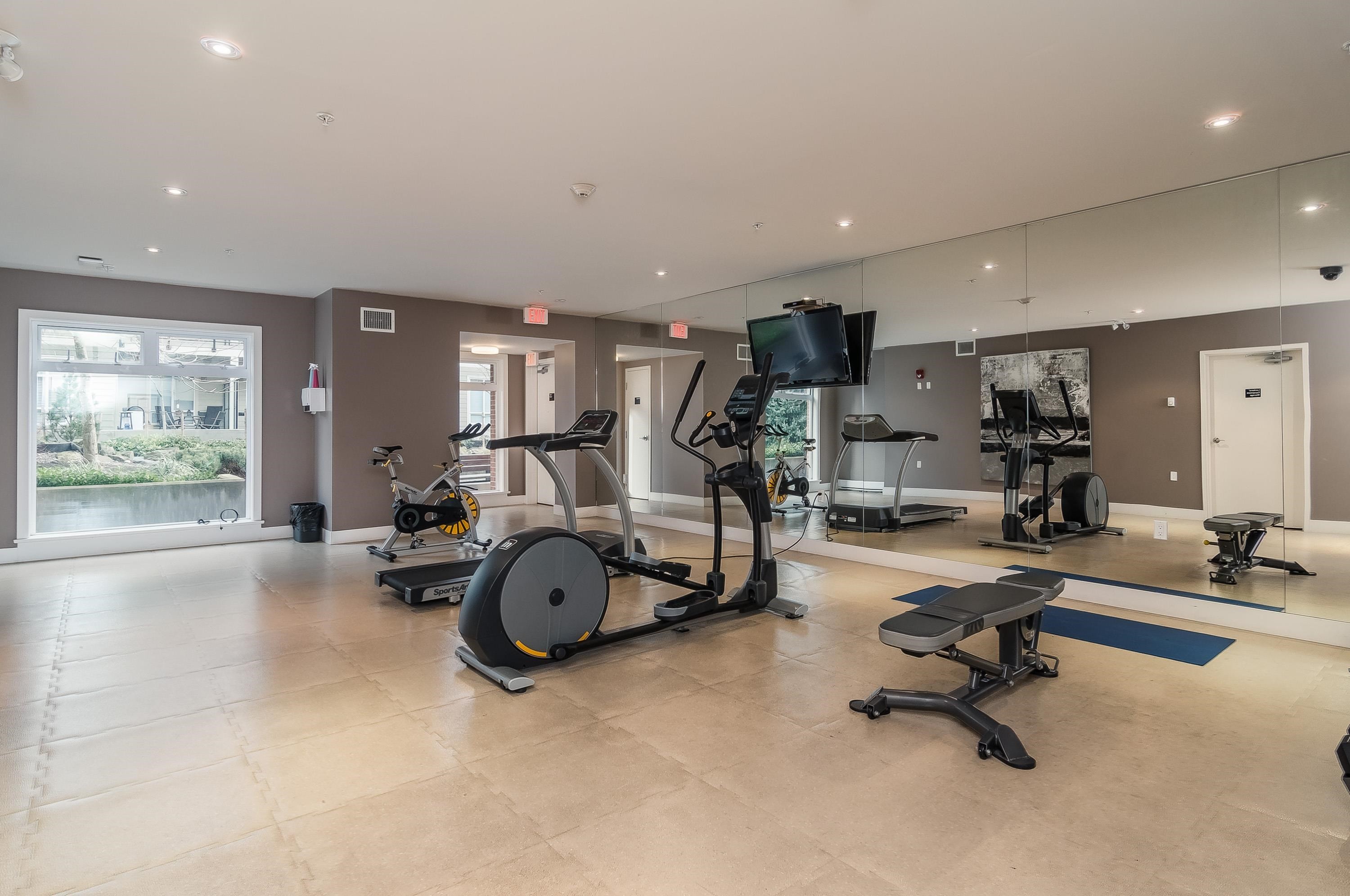 B401-20211 66 Avenue, Langley, BC - Indoor Photo Showing Gym Room