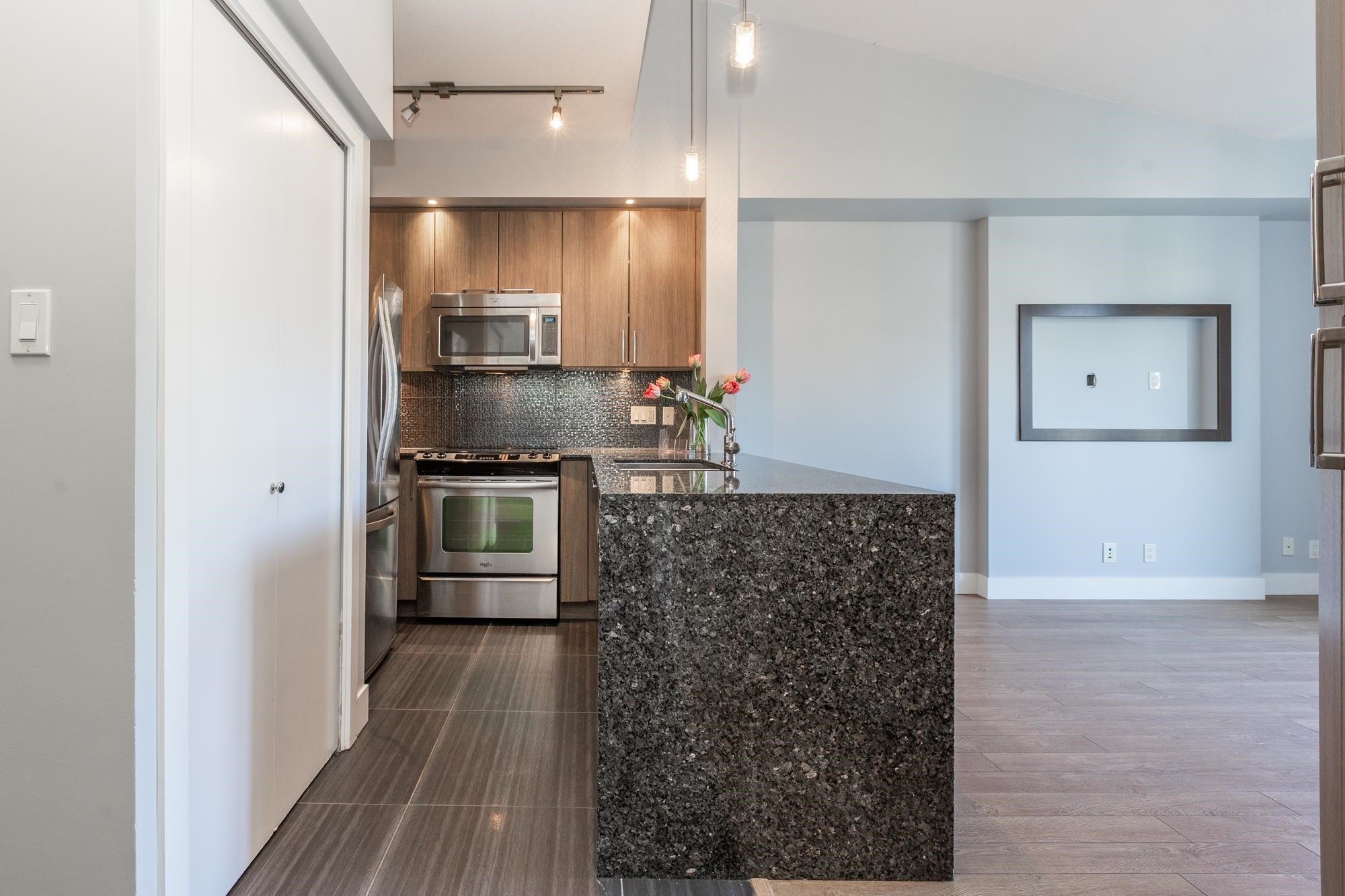 B401-20211 66 Avenue, Langley, BC - Indoor Photo Showing Kitchen