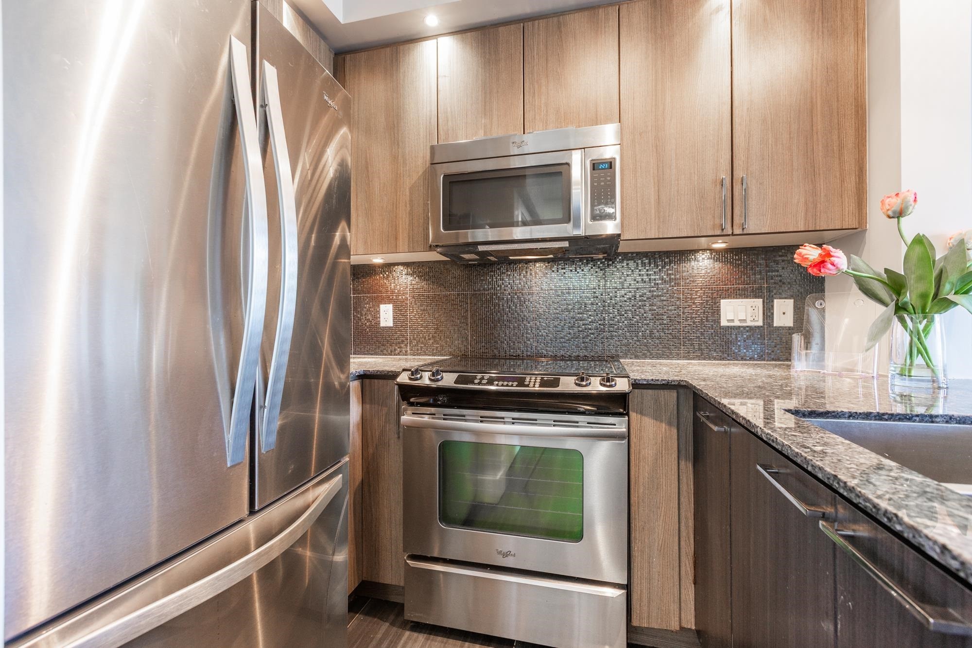 B401-20211 66 Avenue, Langley, BC - Indoor Photo Showing Kitchen With Upgraded Kitchen