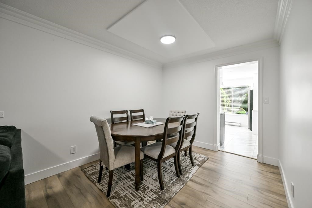 2-2998 Mouat Drive, Abbotsford, BC - Indoor Photo Showing Dining Room