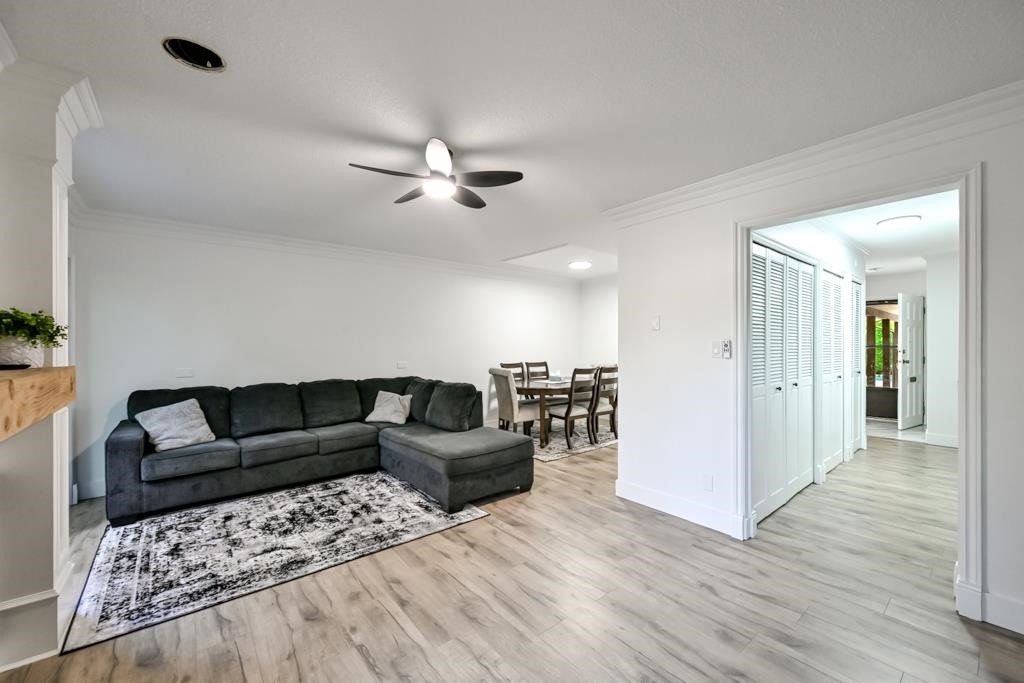 2-2998 Mouat Drive, Abbotsford, BC - Indoor Photo Showing Living Room
