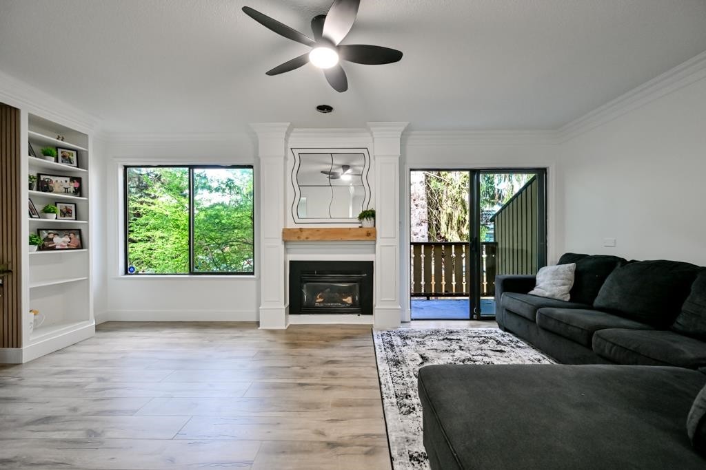 2-2998 Mouat Drive, Abbotsford, BC - Indoor Photo Showing Living Room With Fireplace