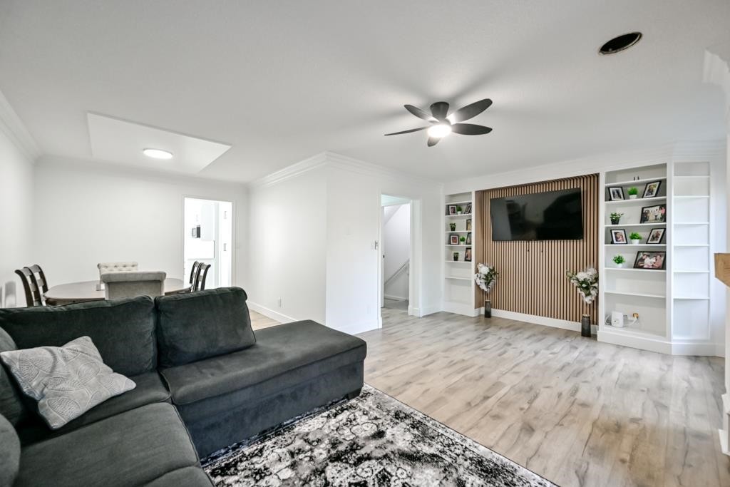 2-2998 Mouat Drive, Abbotsford, BC - Indoor Photo Showing Living Room