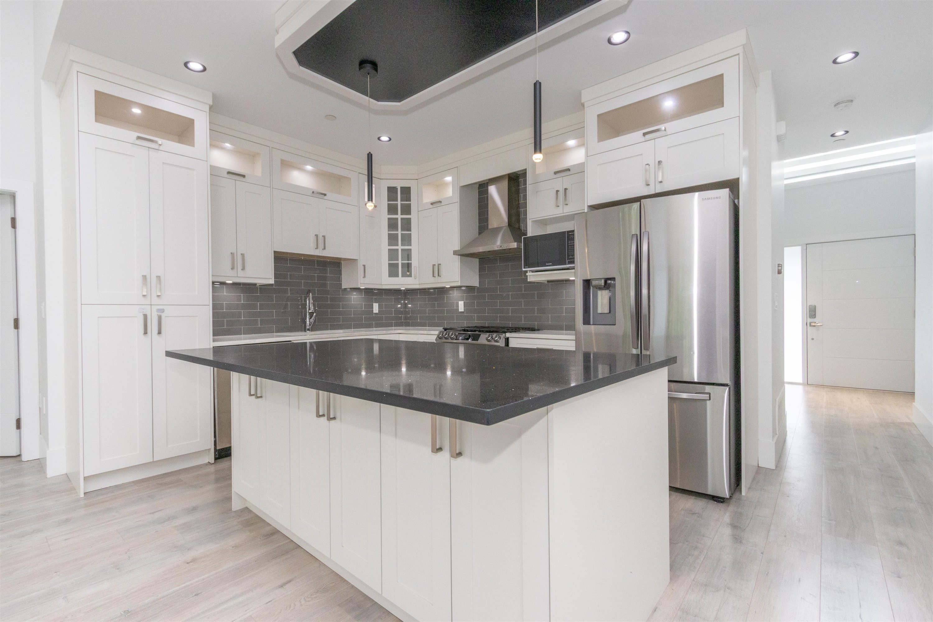 36743 Carl Creek Crescent, Abbotsford, BC - Indoor Photo Showing Kitchen With Upgraded Kitchen