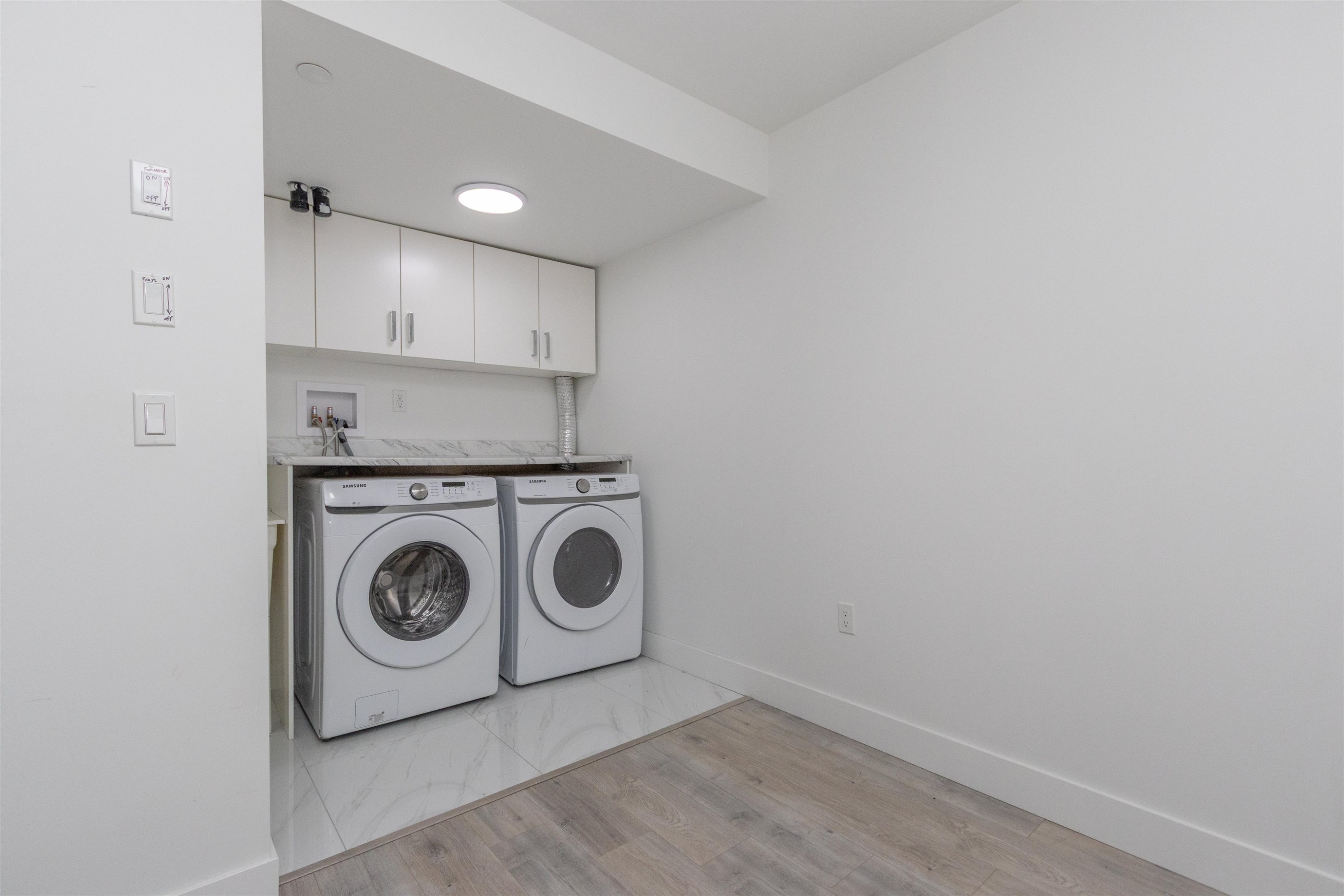 36743 Carl Creek Crescent, Abbotsford, BC - Indoor Photo Showing Laundry Room