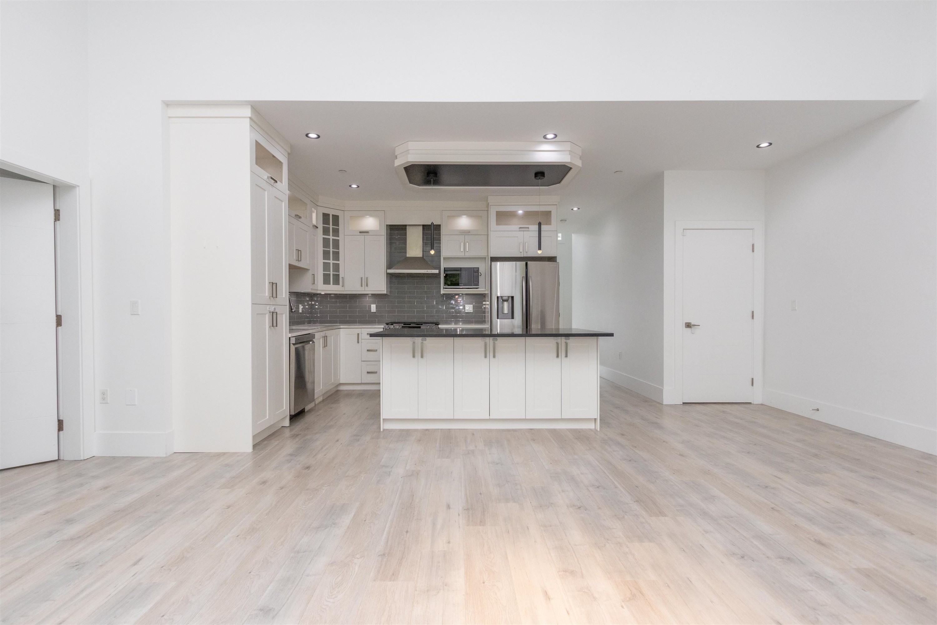 36743 Carl Creek Crescent, Abbotsford, BC - Indoor Photo Showing Kitchen With Upgraded Kitchen