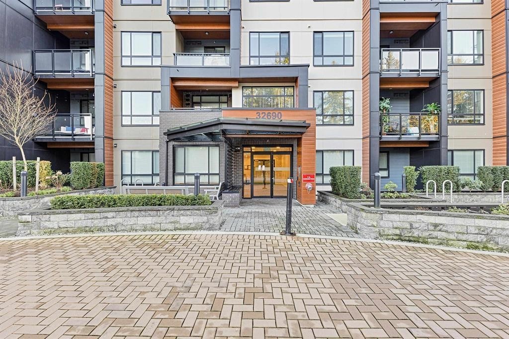 107-32690 14 Avenue, Mission, BC - Outdoor With Facade