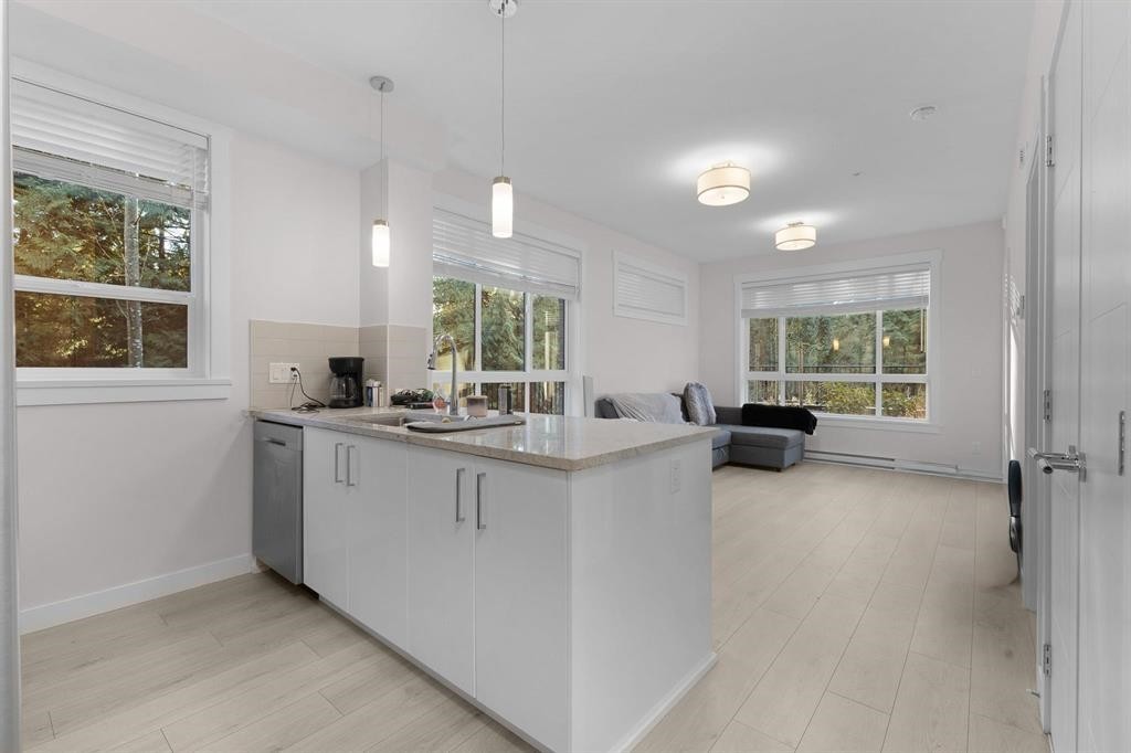 107-32690 14 Avenue, Mission, BC - Indoor Photo Showing Kitchen