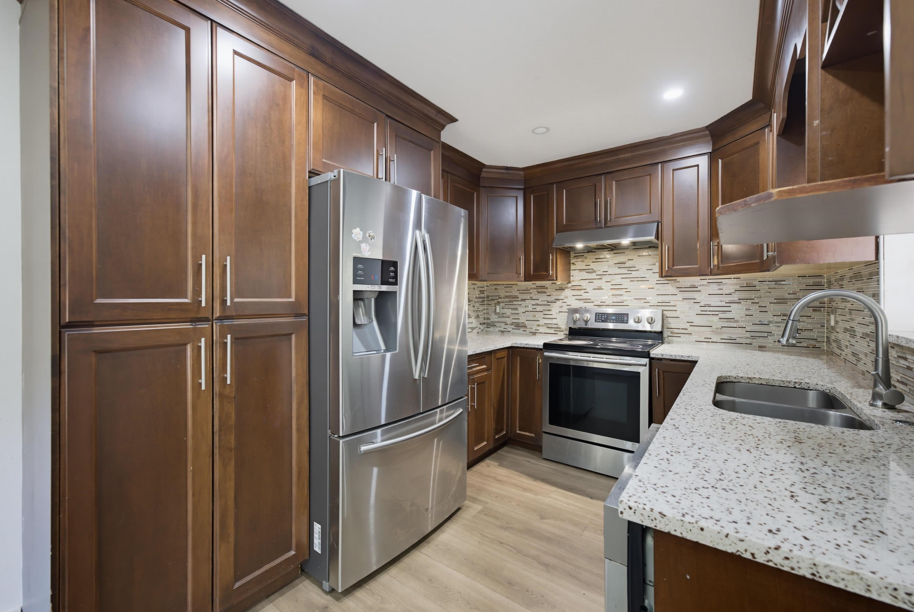 21-7140 132 Street, Surrey, BC - Indoor Photo Showing Kitchen With Double Sink With Upgraded Kitchen
