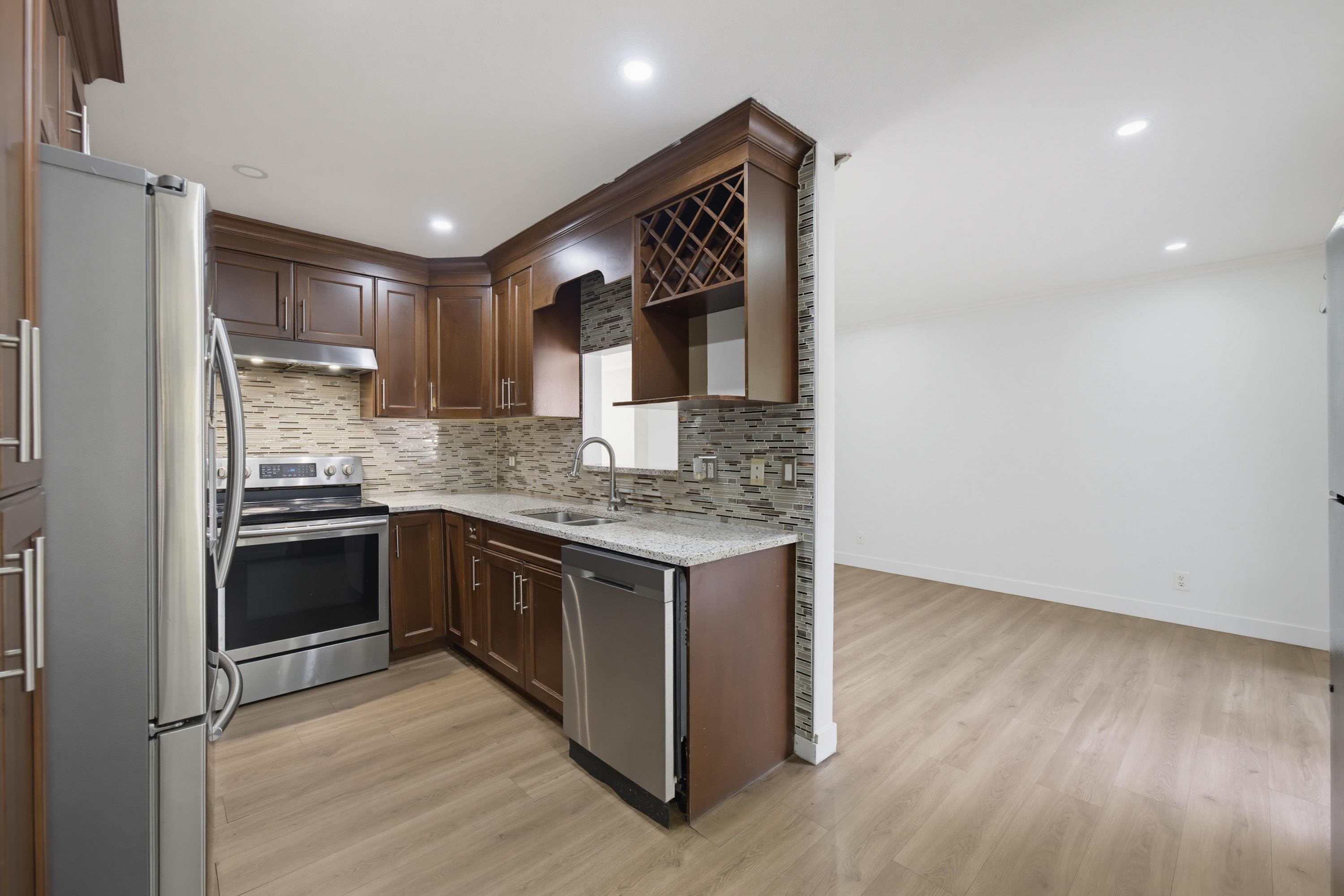 21-7140 132 Street, Surrey, BC - Indoor Photo Showing Kitchen With Upgraded Kitchen