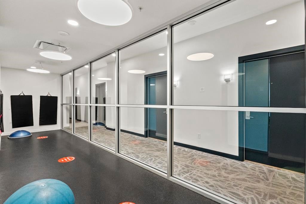 2105-13438 Central Avenue, Surrey, BC - Indoor Photo Showing Other Room