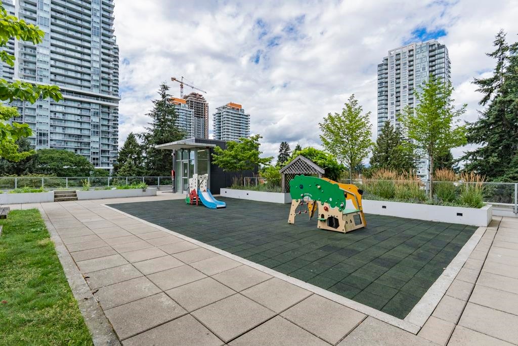2105-13438 Central Avenue, Surrey, BC - Outdoor