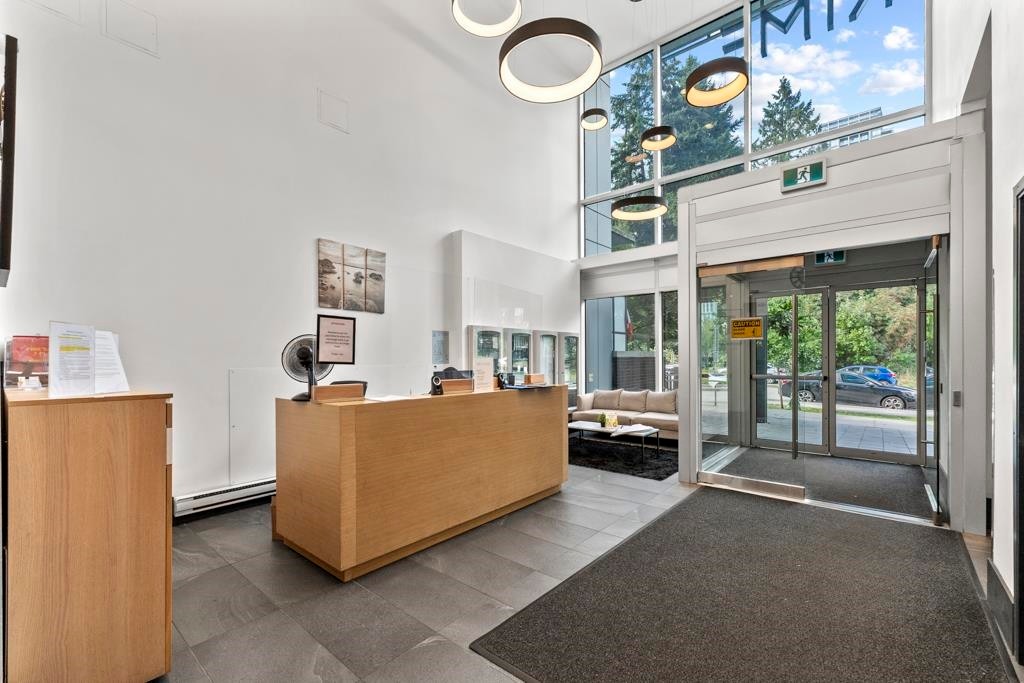 2105-13438 Central Avenue, Surrey, BC - Indoor Photo Showing Other Room