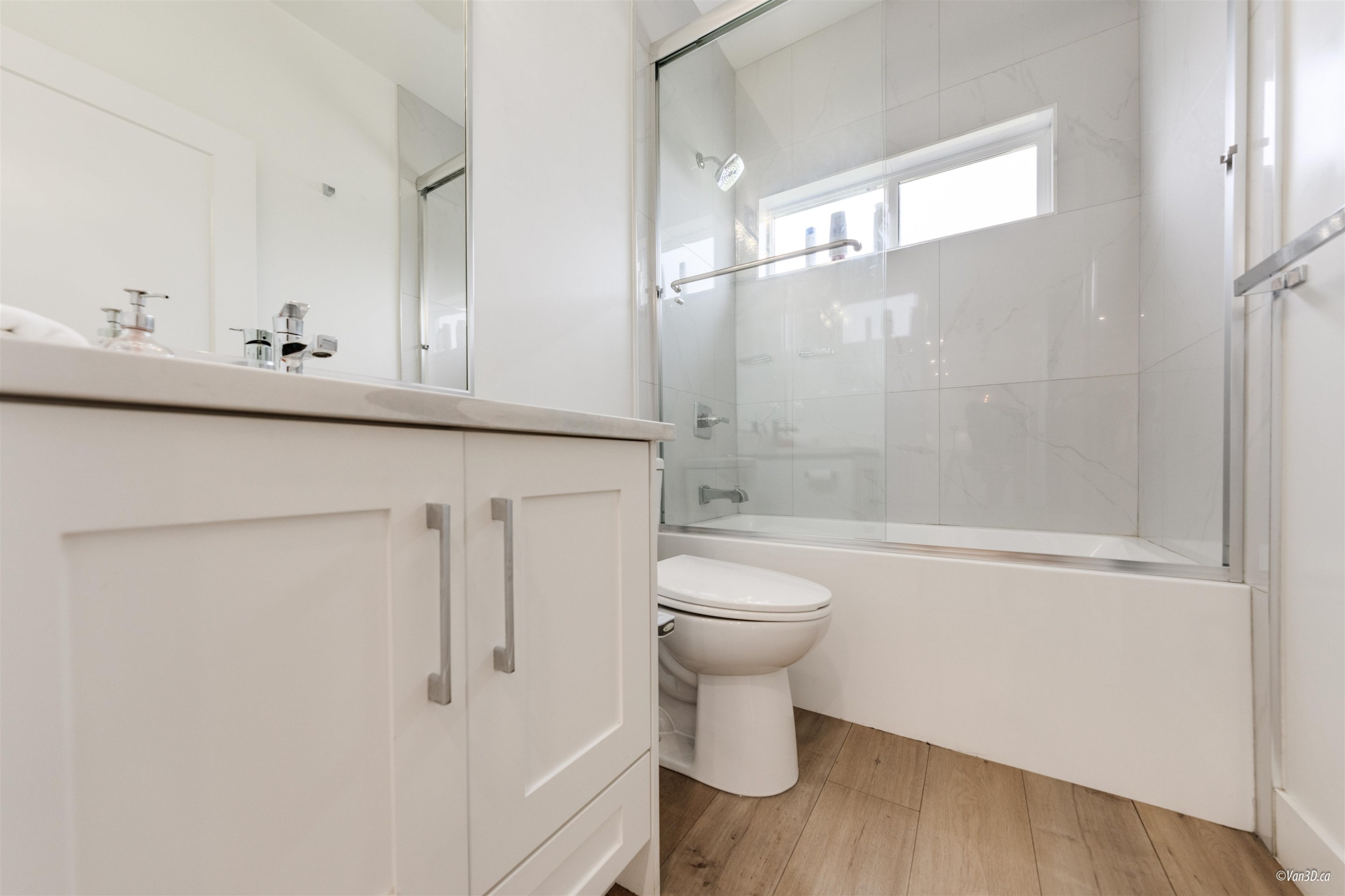 6709 216 Street, Langley, BC - Indoor Photo Showing Bathroom