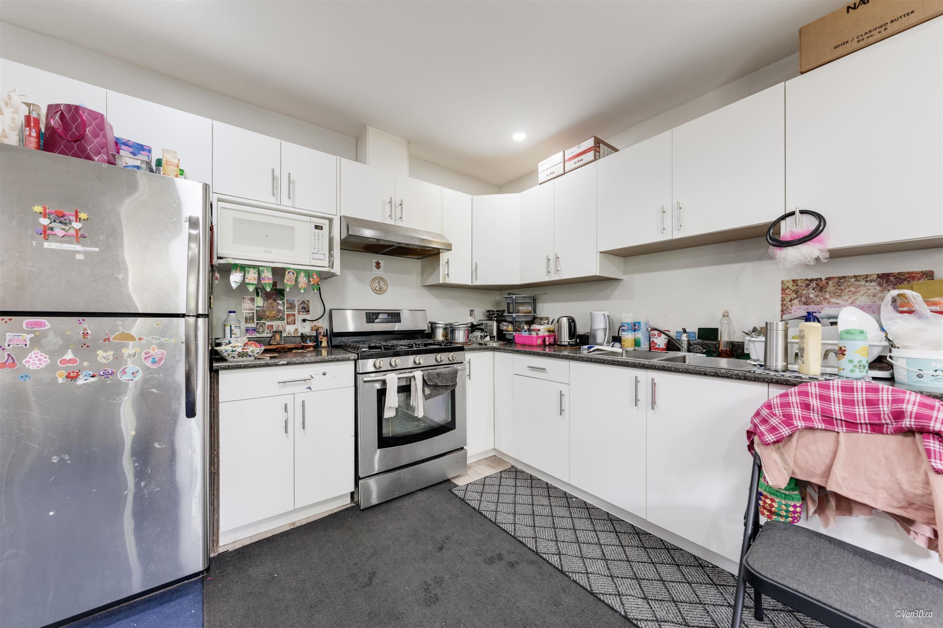 6709 216 Street, Langley, BC - Indoor Photo Showing Kitchen