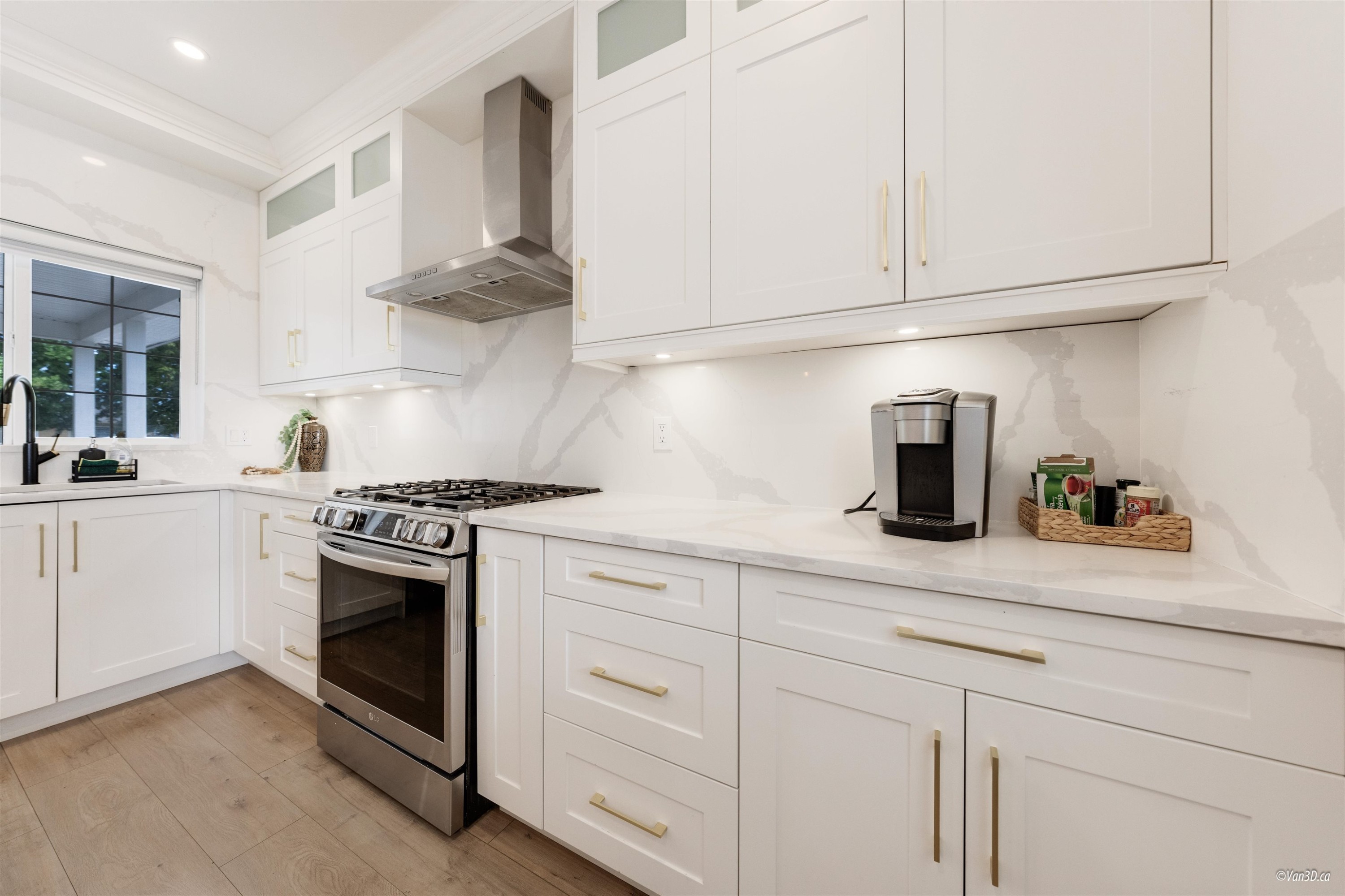 6709 216 Street, Langley, BC - Indoor Photo Showing Kitchen With Upgraded Kitchen