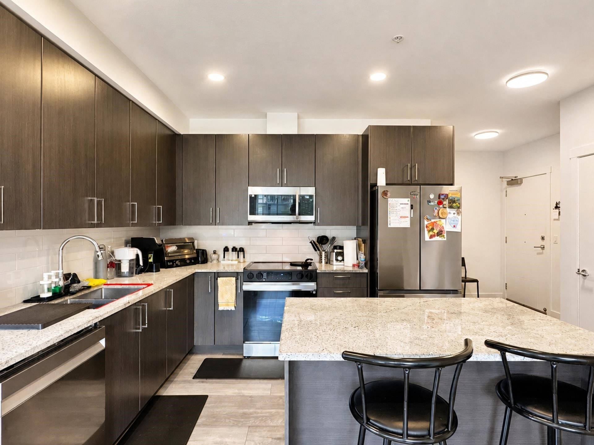 214-5504 Brydon Crescent, Langley, BC - Indoor Photo Showing Kitchen With Stainless Steel Kitchen With Double Sink With Upgraded Kitchen