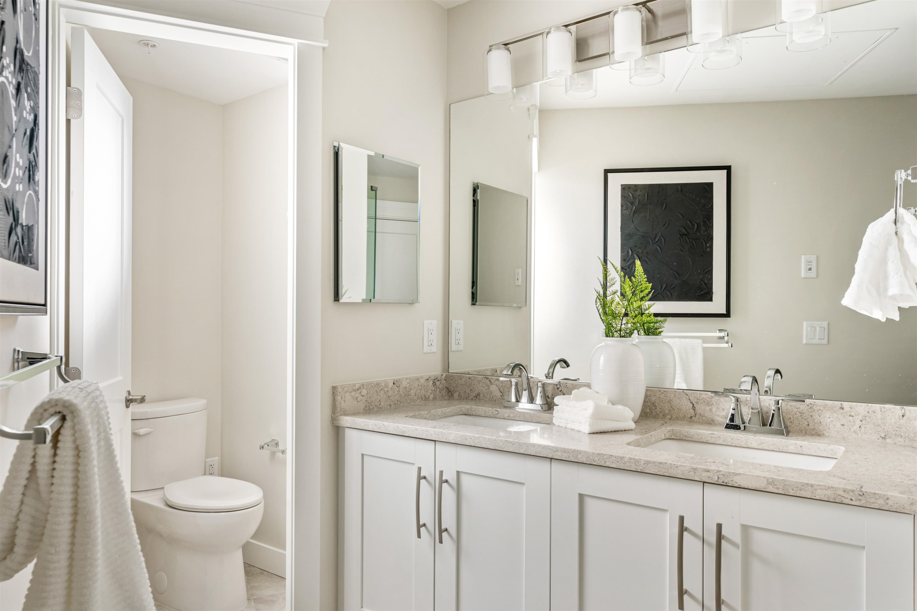 513-11058 132 Street, Surrey, BC - Indoor Photo Showing Bathroom