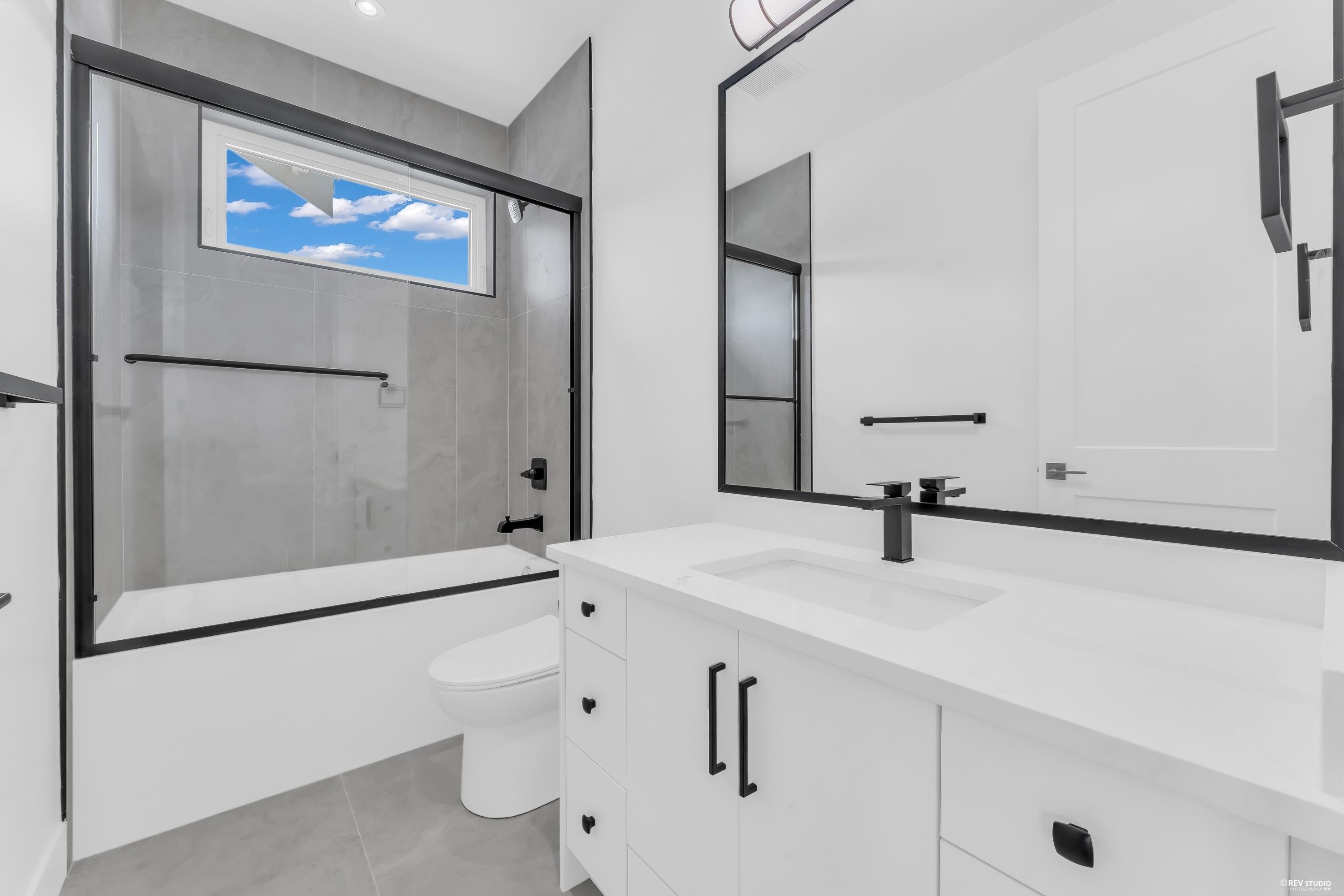 8221 111B Street, Delta, BC - Indoor Photo Showing Bathroom