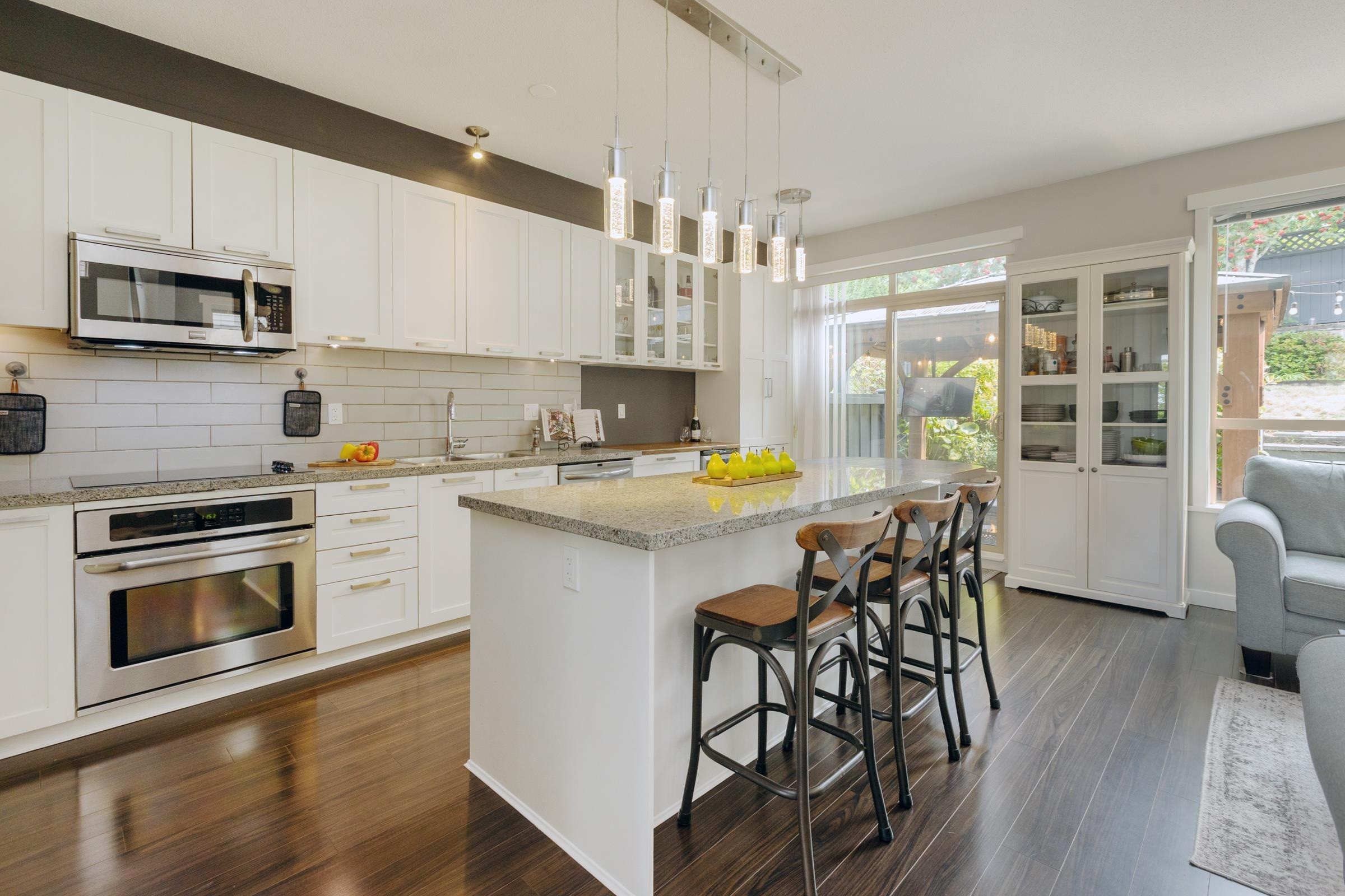 22-10595 Delsom Crescent, Delta, BC - Indoor Photo Showing Kitchen With Upgraded Kitchen
