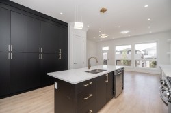 20547 74b Avenue Langley, BC V2Y 3S8