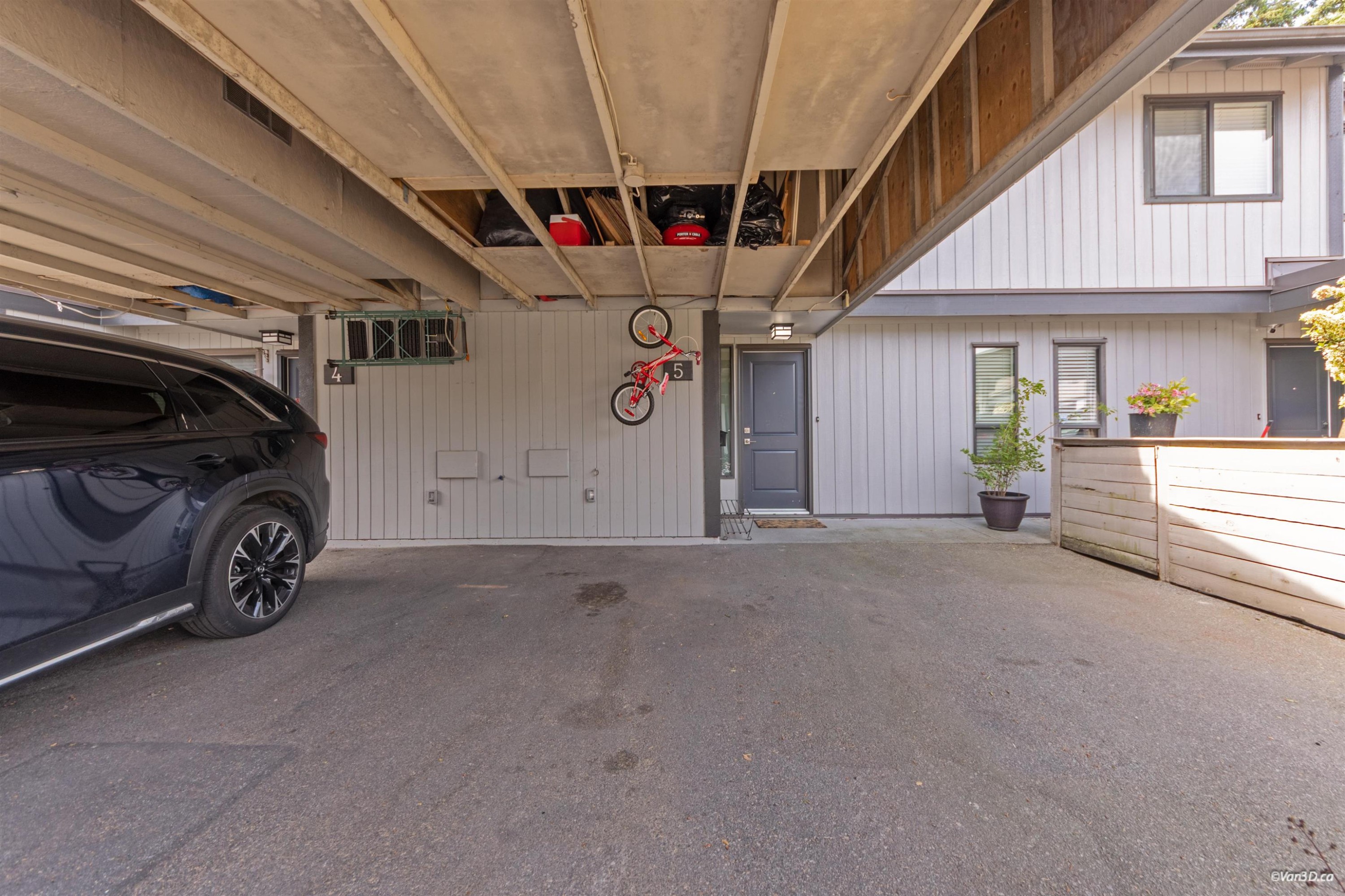 5-6712 Baker Road, Delta, BC - Indoor Photo Showing Garage