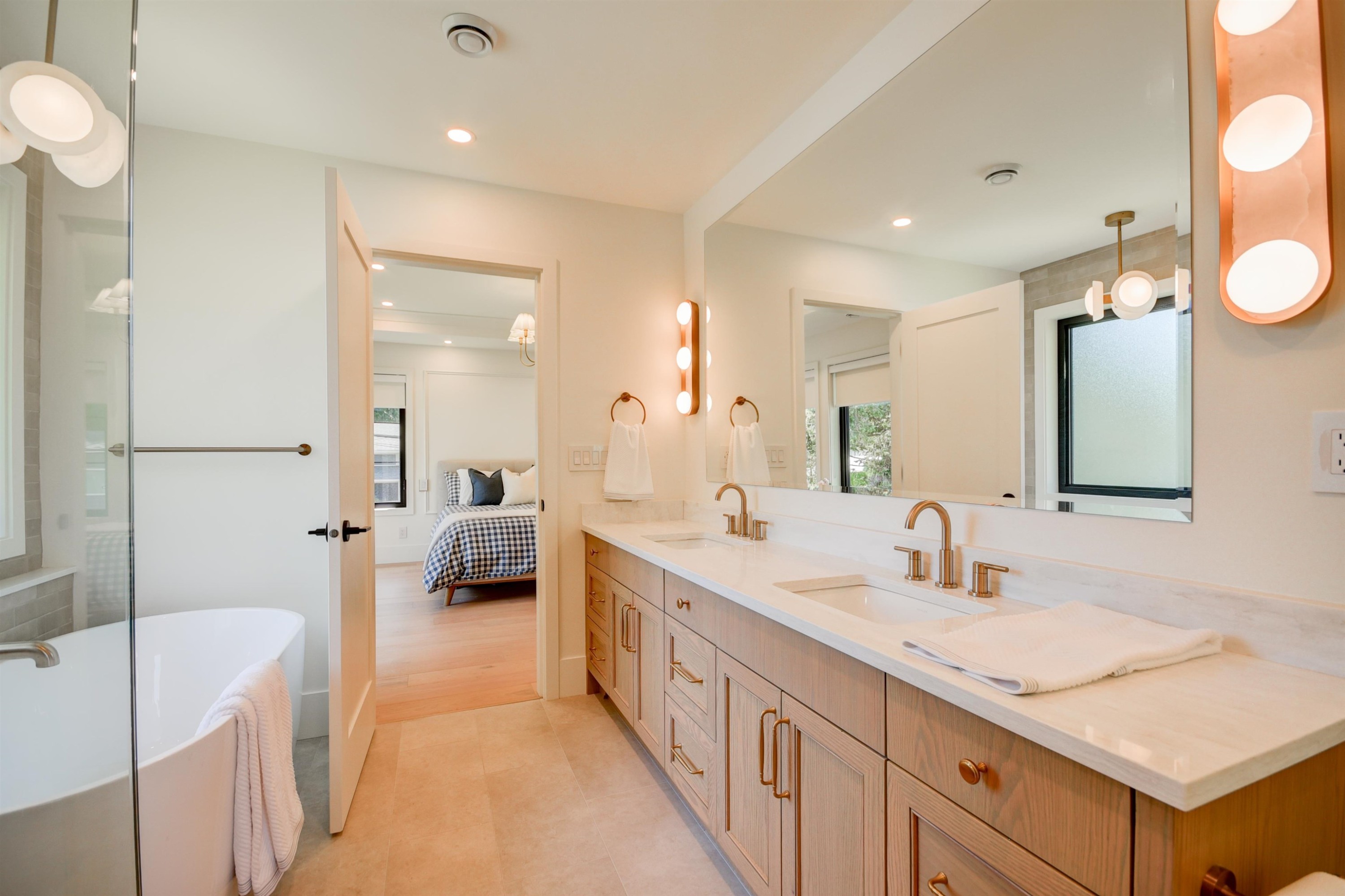 1535 128 Street, Surrey, BC - Indoor Photo Showing Bathroom