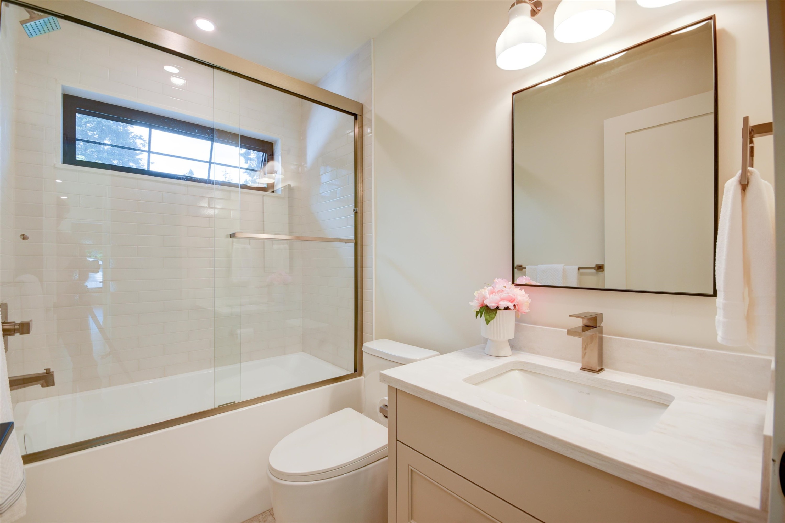 1535 128 Street, Surrey, BC - Indoor Photo Showing Bathroom