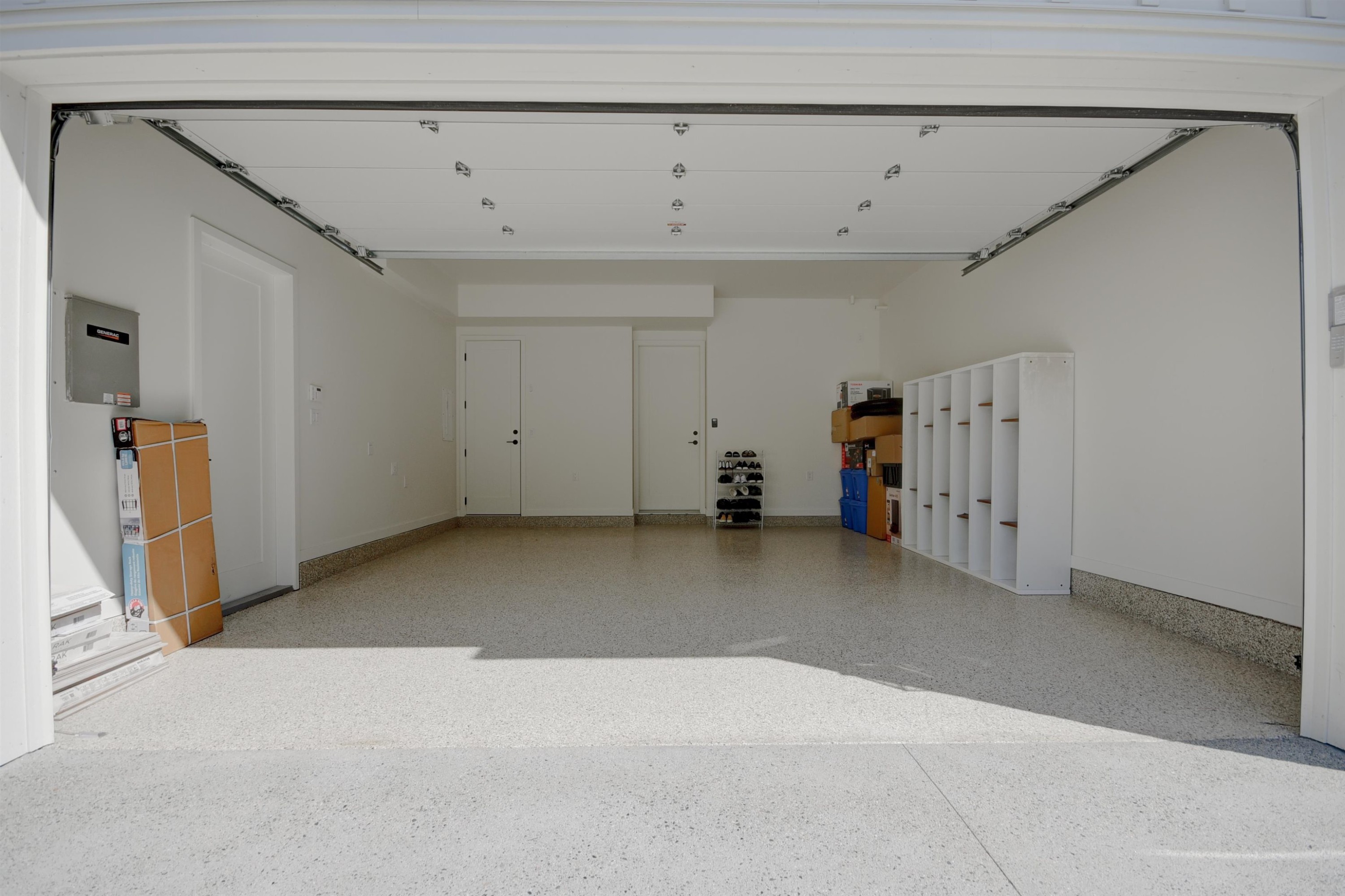 1535 128 Street, Surrey, BC - Indoor Photo Showing Garage