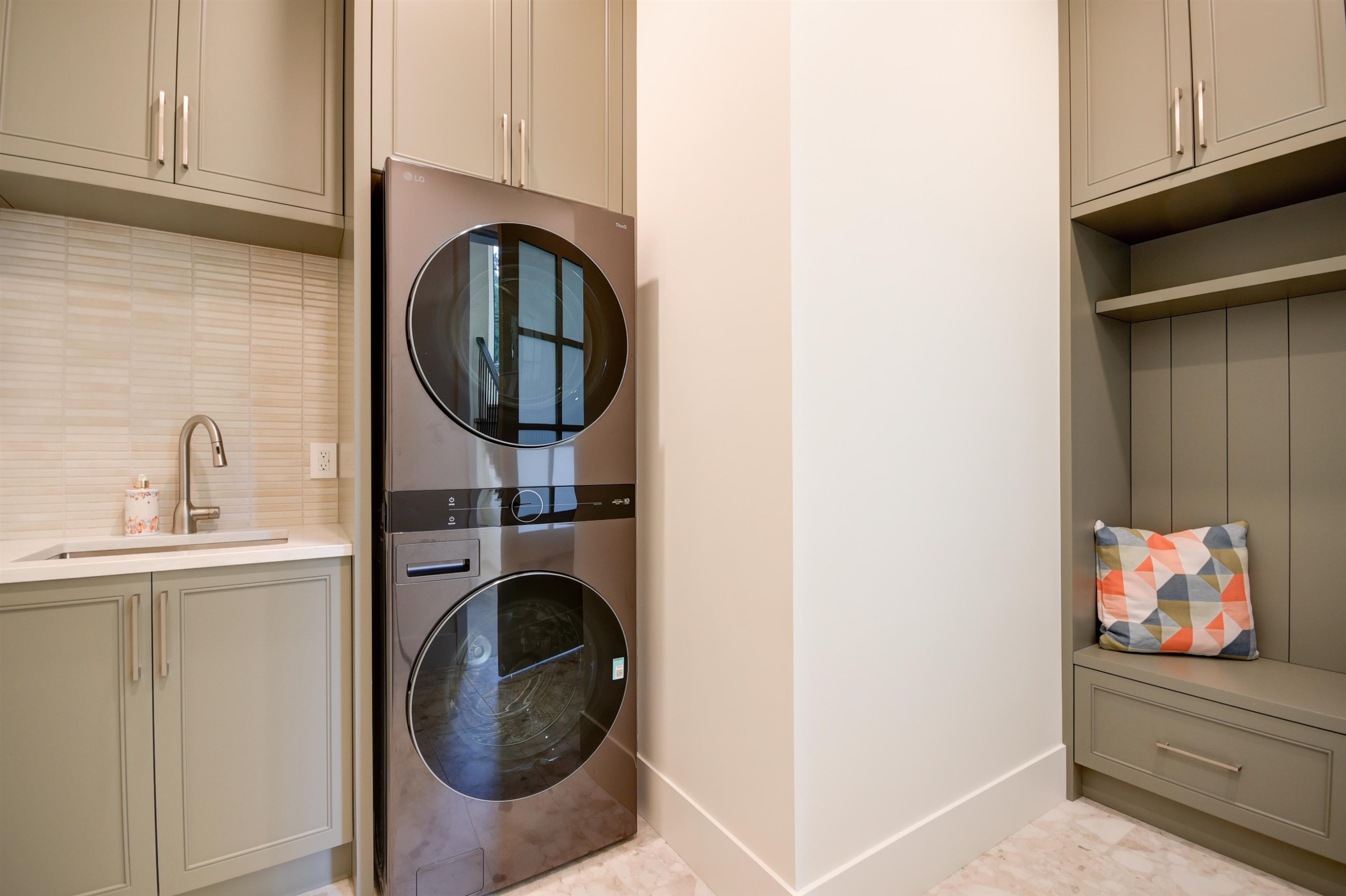 1535 128 Street, Surrey, BC - Indoor Photo Showing Laundry Room