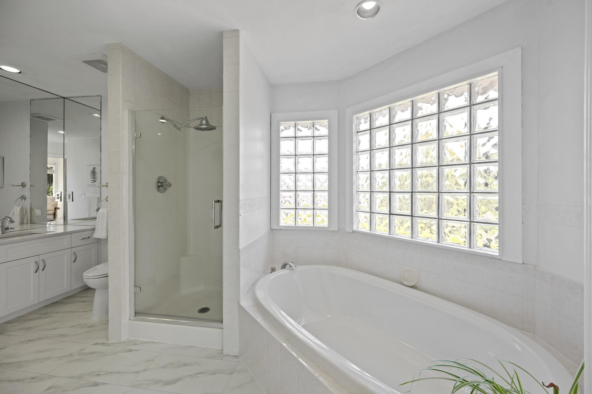 16614 Cherryhill Crescent, Surrey, BC - Indoor Photo Showing Bathroom