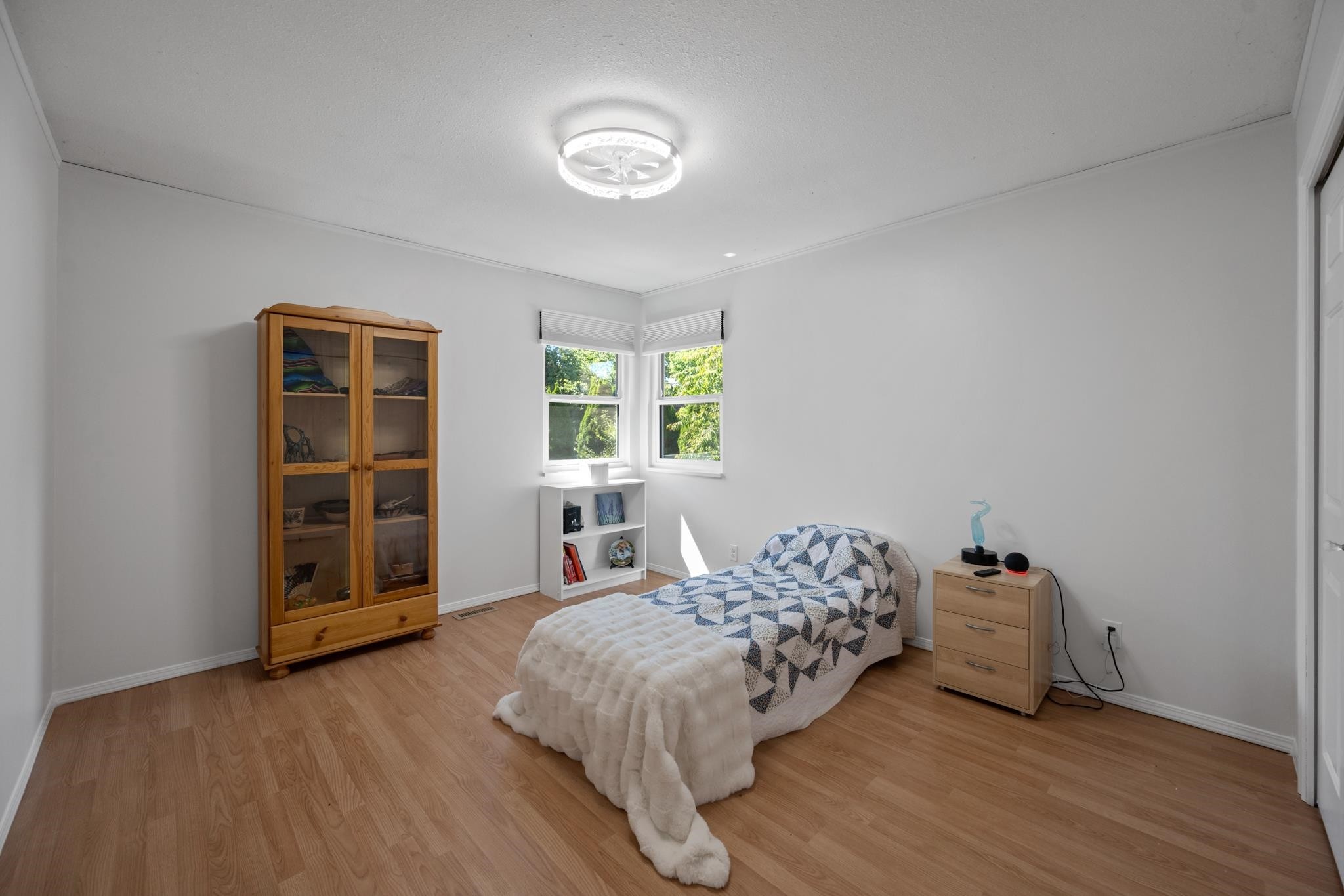 16614 Cherryhill Crescent, Surrey, BC - Indoor Photo Showing Bedroom