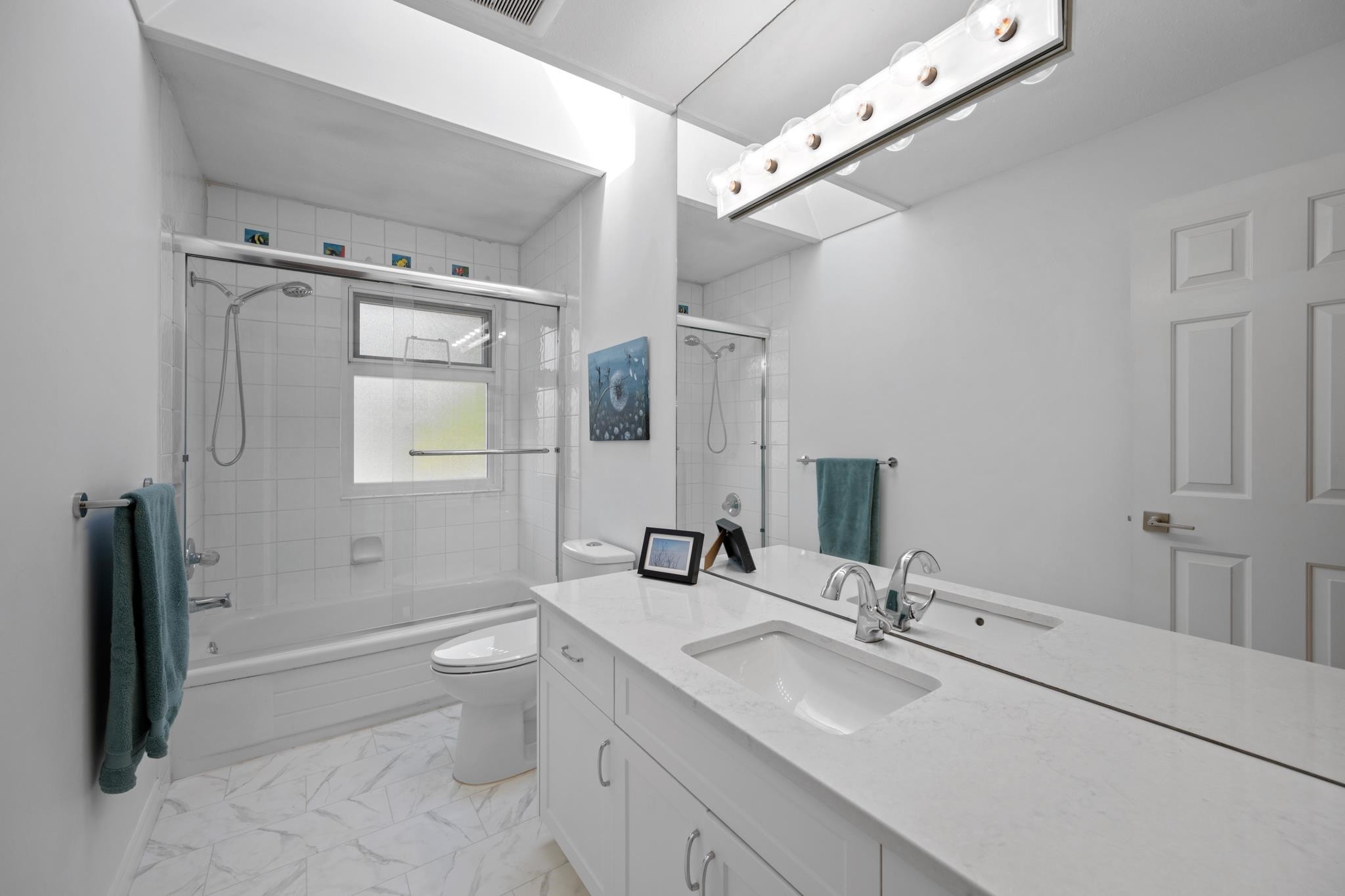 16614 Cherryhill Crescent, Surrey, BC - Indoor Photo Showing Bathroom